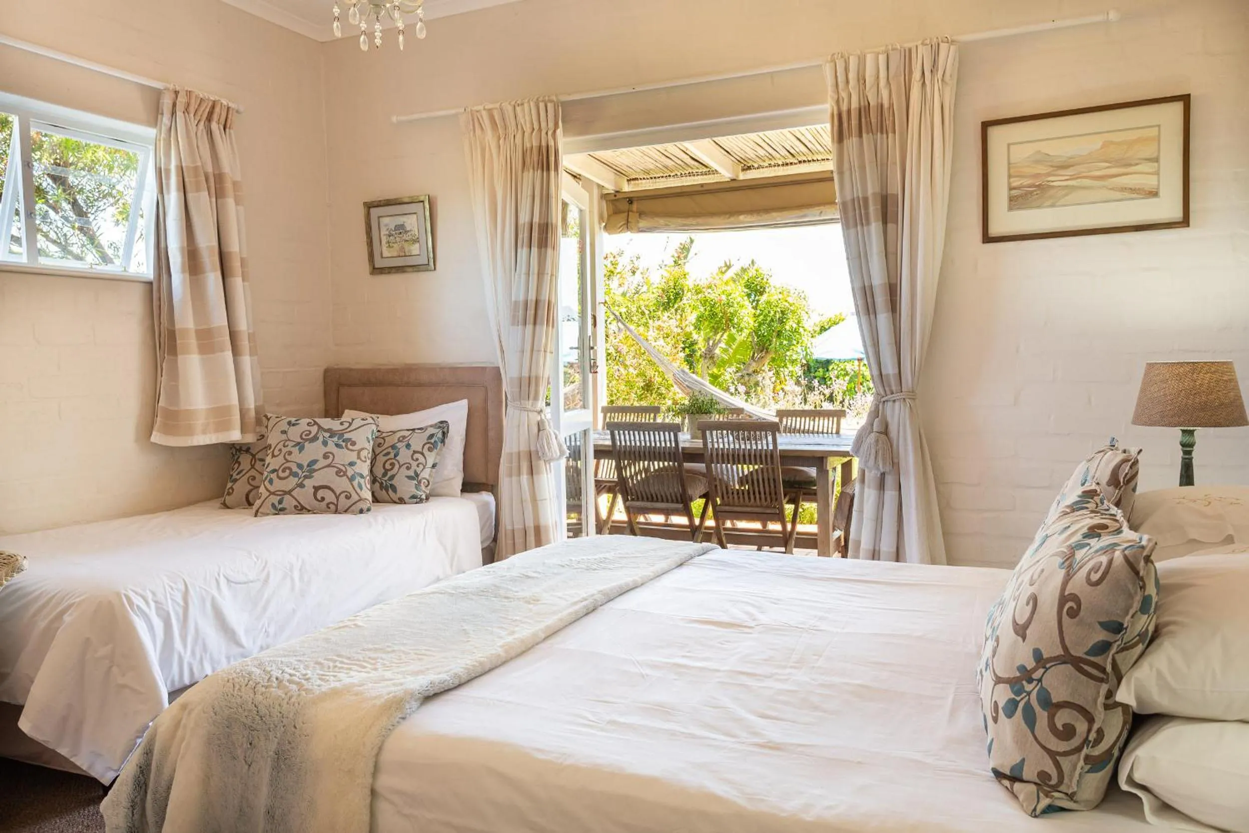 Photo of the whole room, Bed in Guinea Fowl House