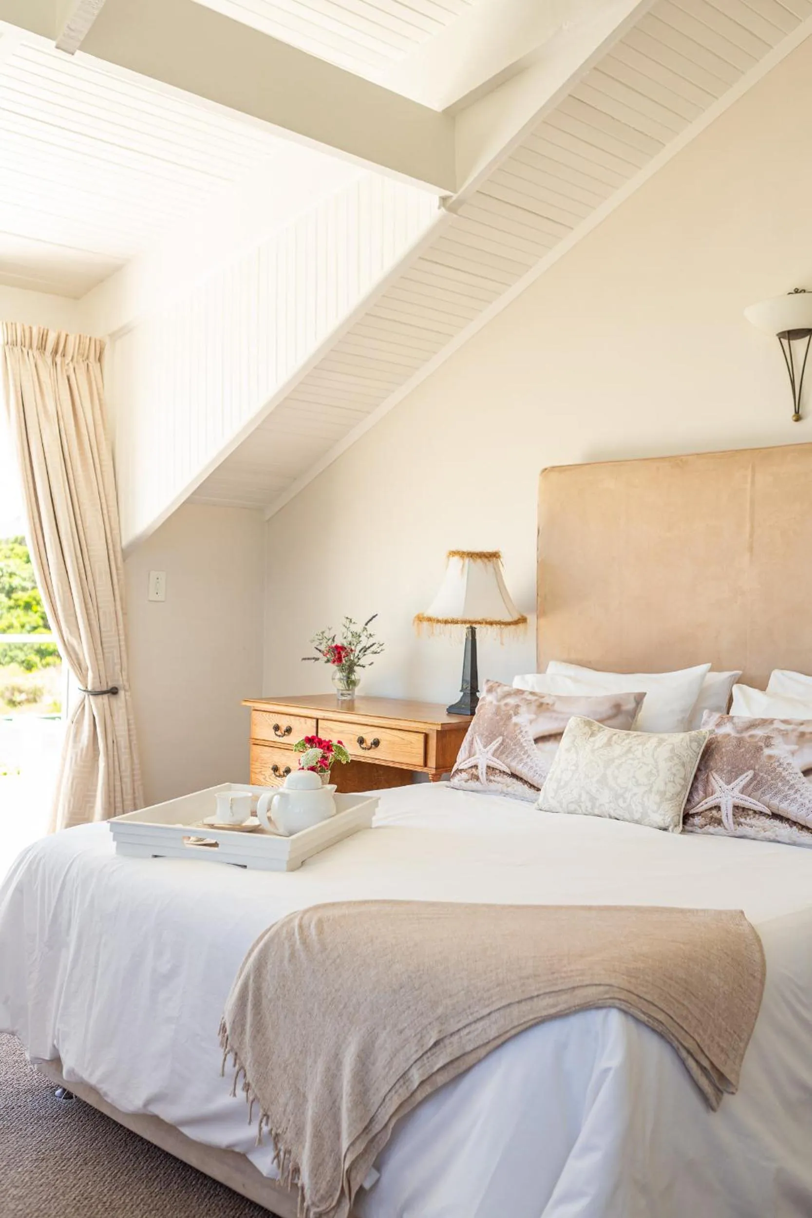 Bedroom, Bed in Guinea Fowl House