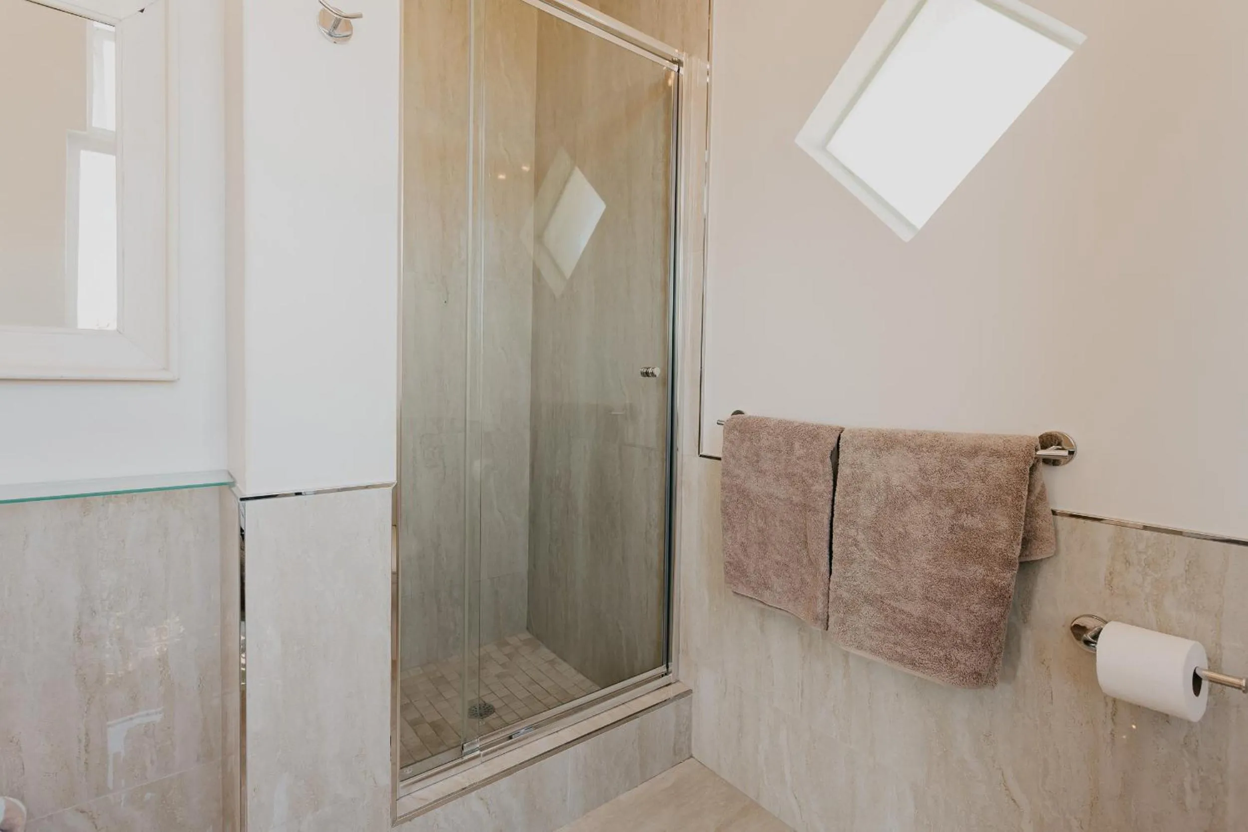 Bathroom in Guinea Fowl House