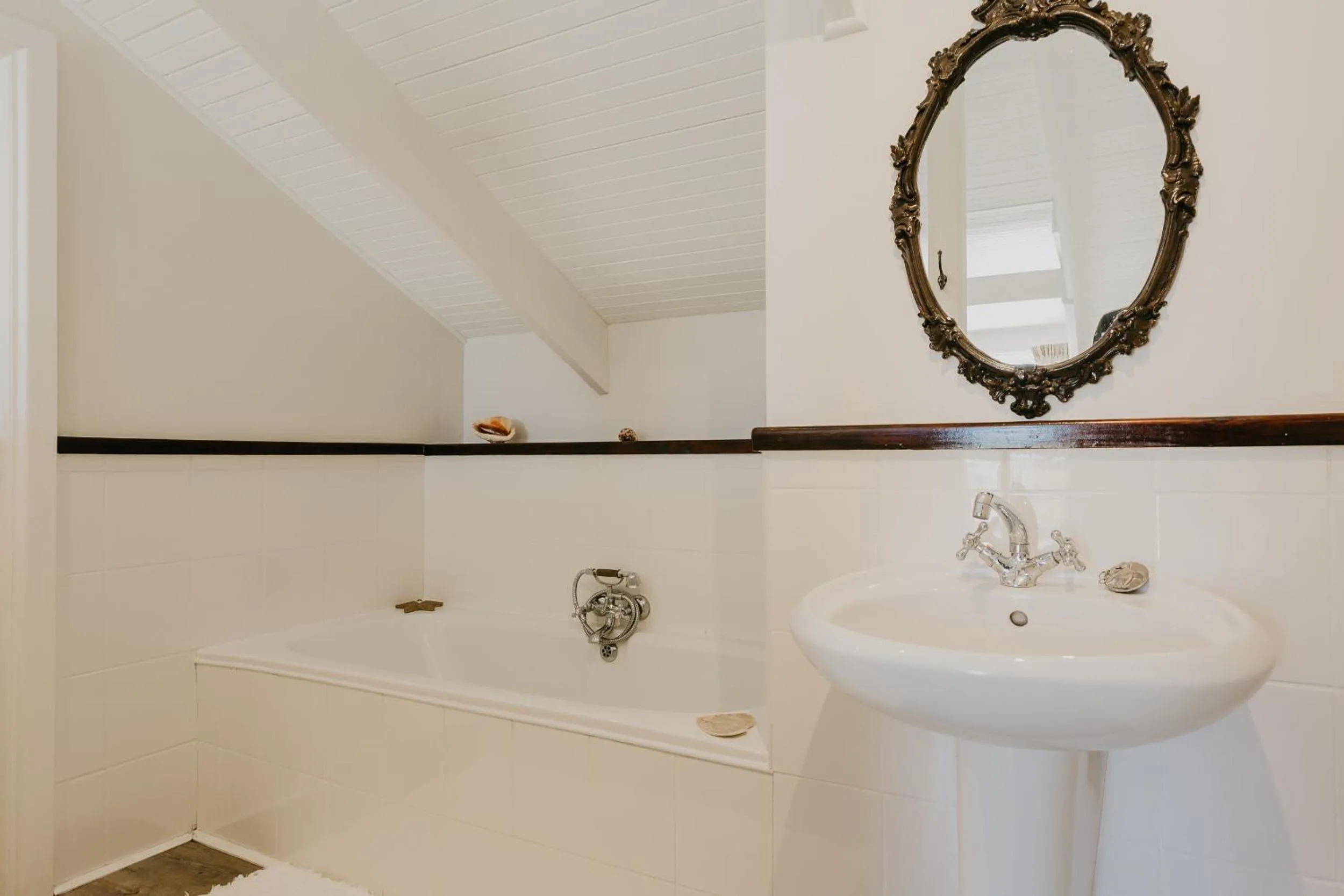 Bathroom in Guinea Fowl House