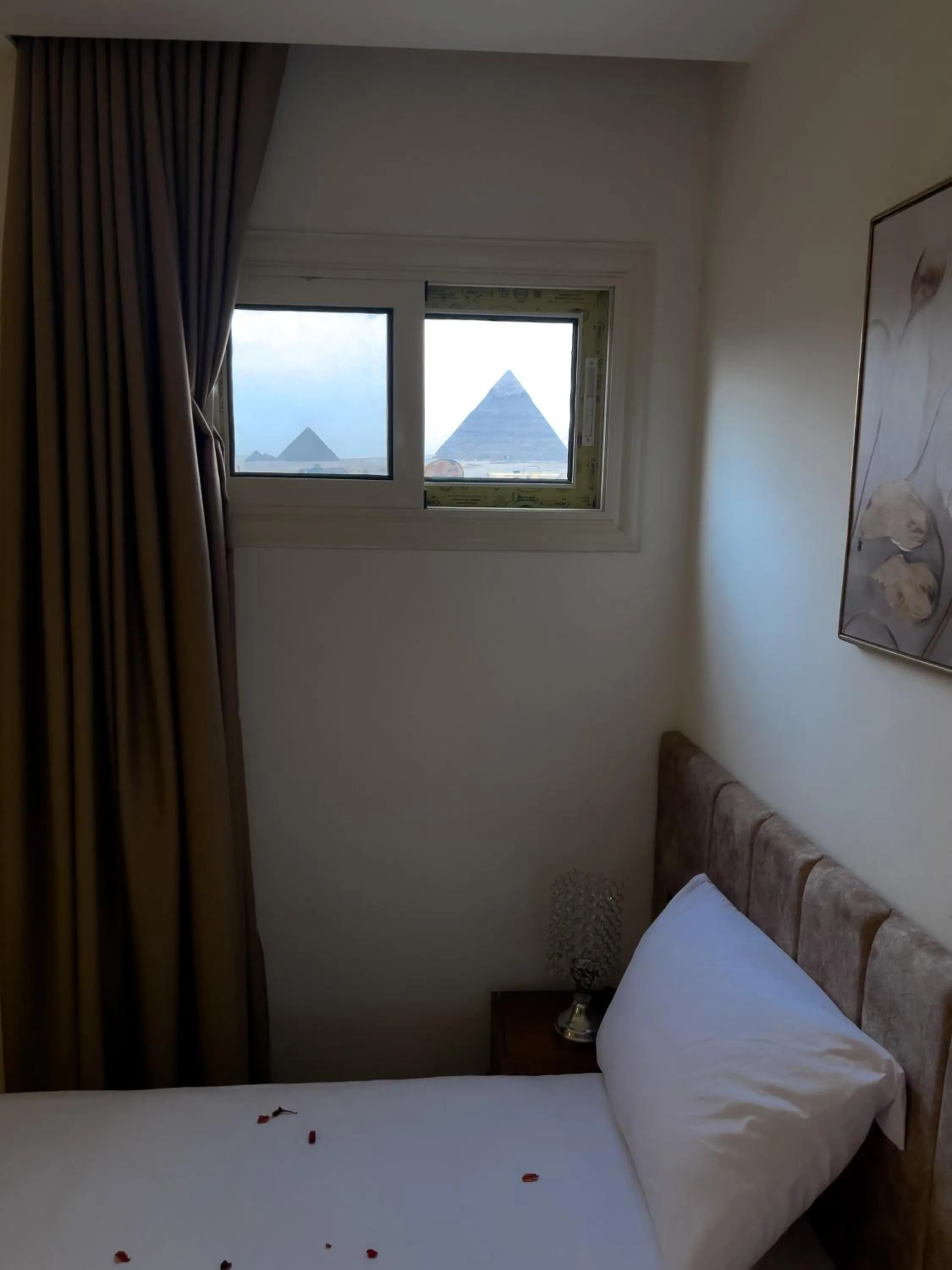Bed in Point Pyramids View