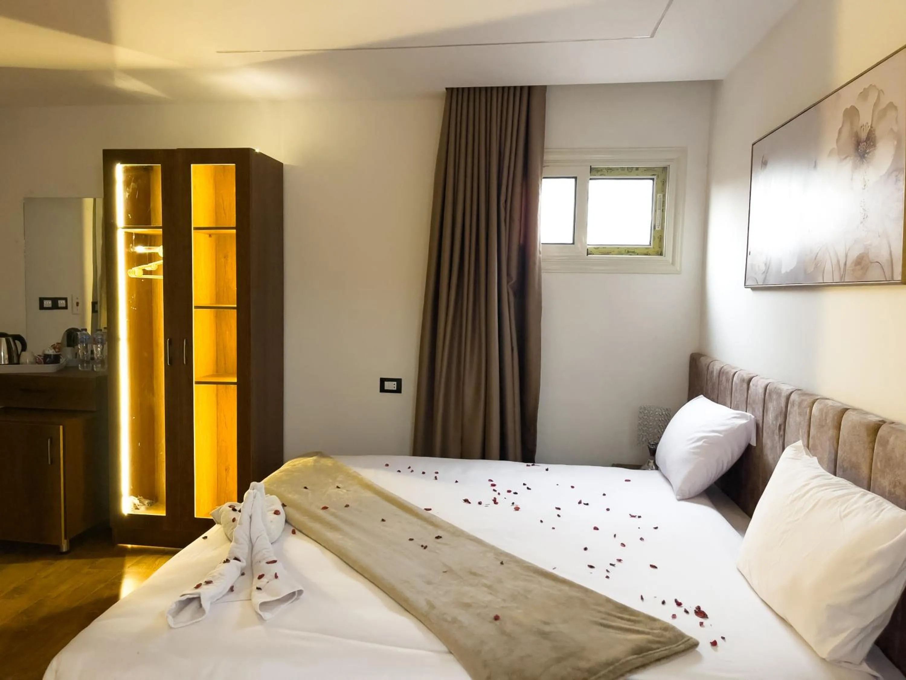Bed in Point Pyramids View