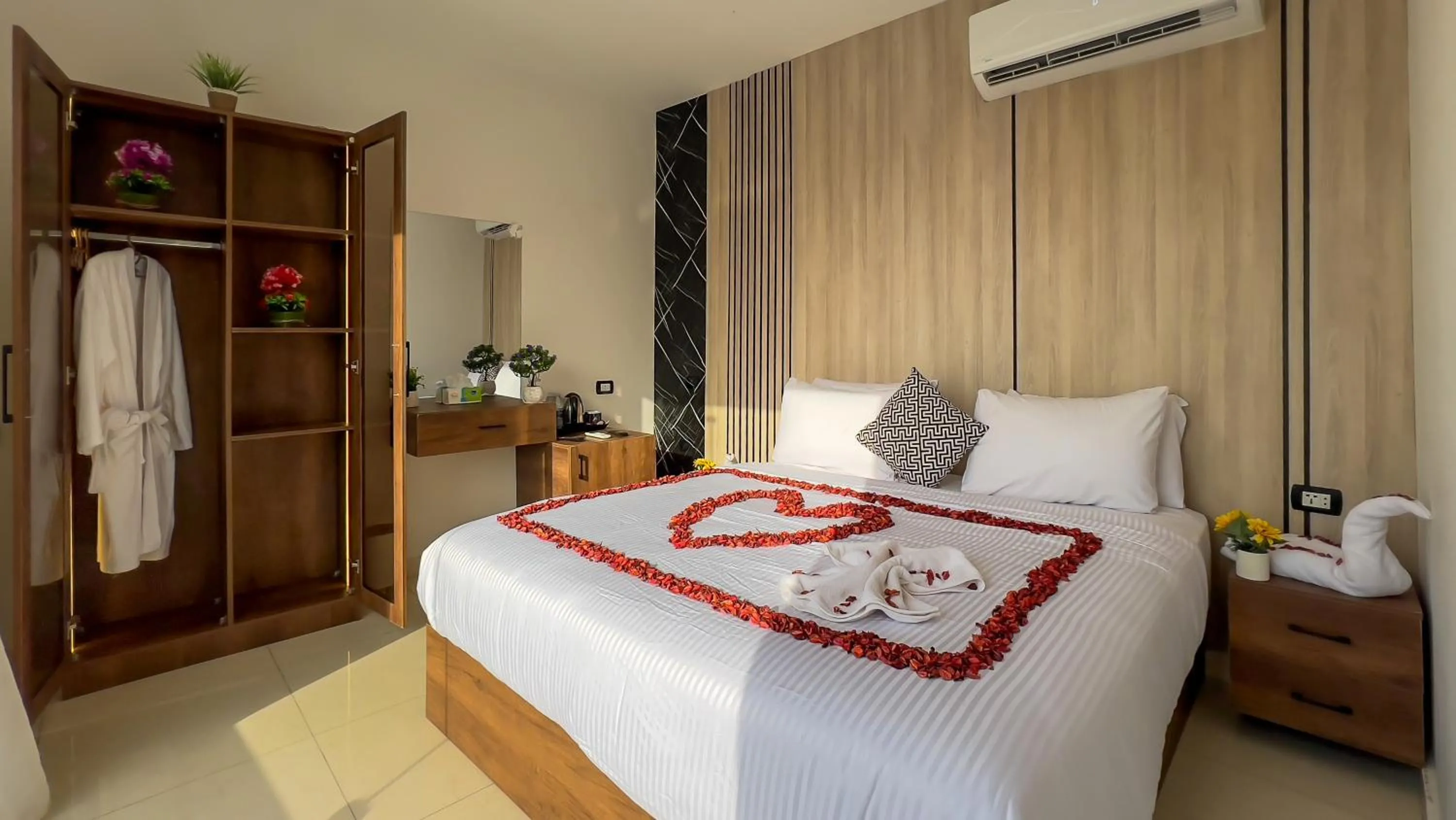 Bed in Point Pyramids View