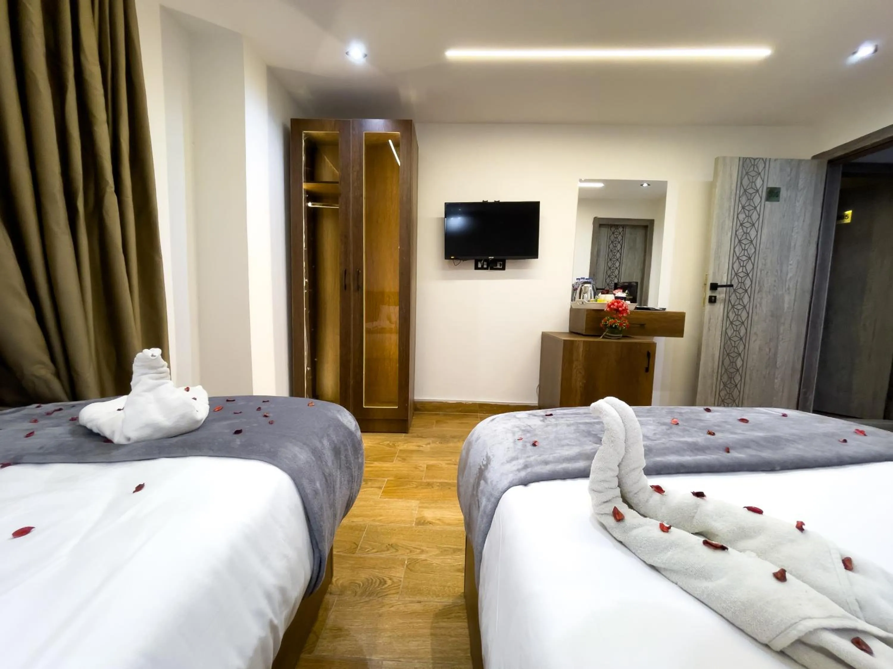 Bed in Point Pyramids View