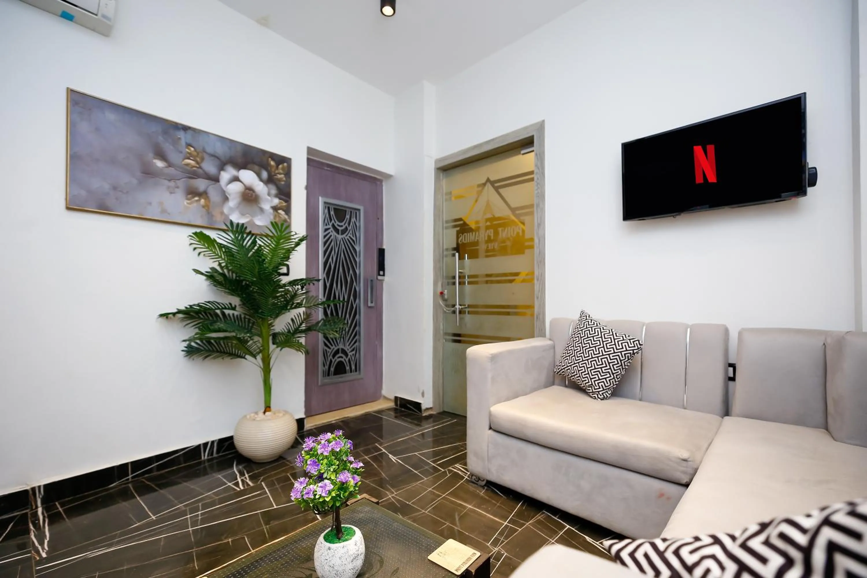 Communal lounge/ TV room in Point Pyramids View