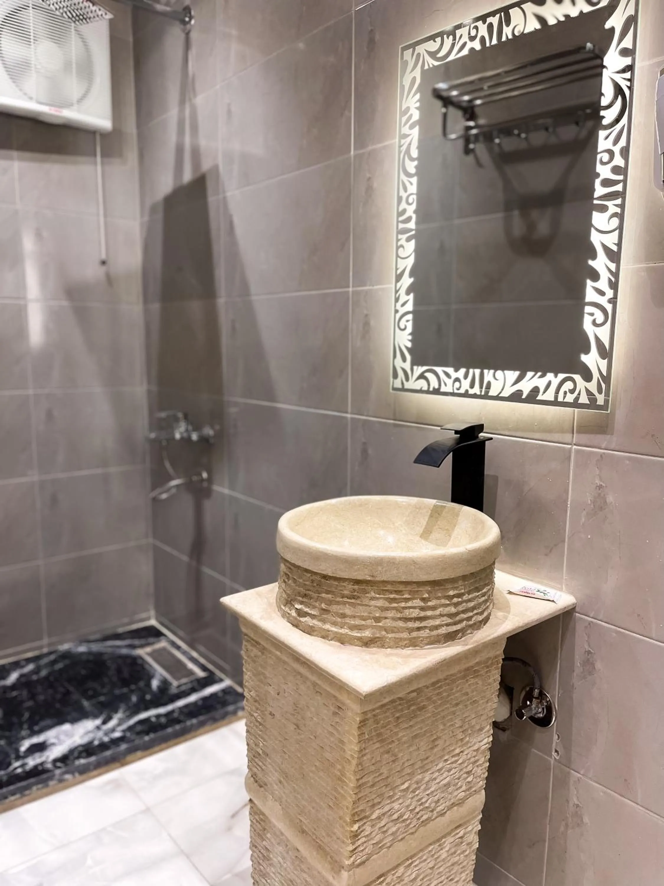 Shower in Point Pyramids View