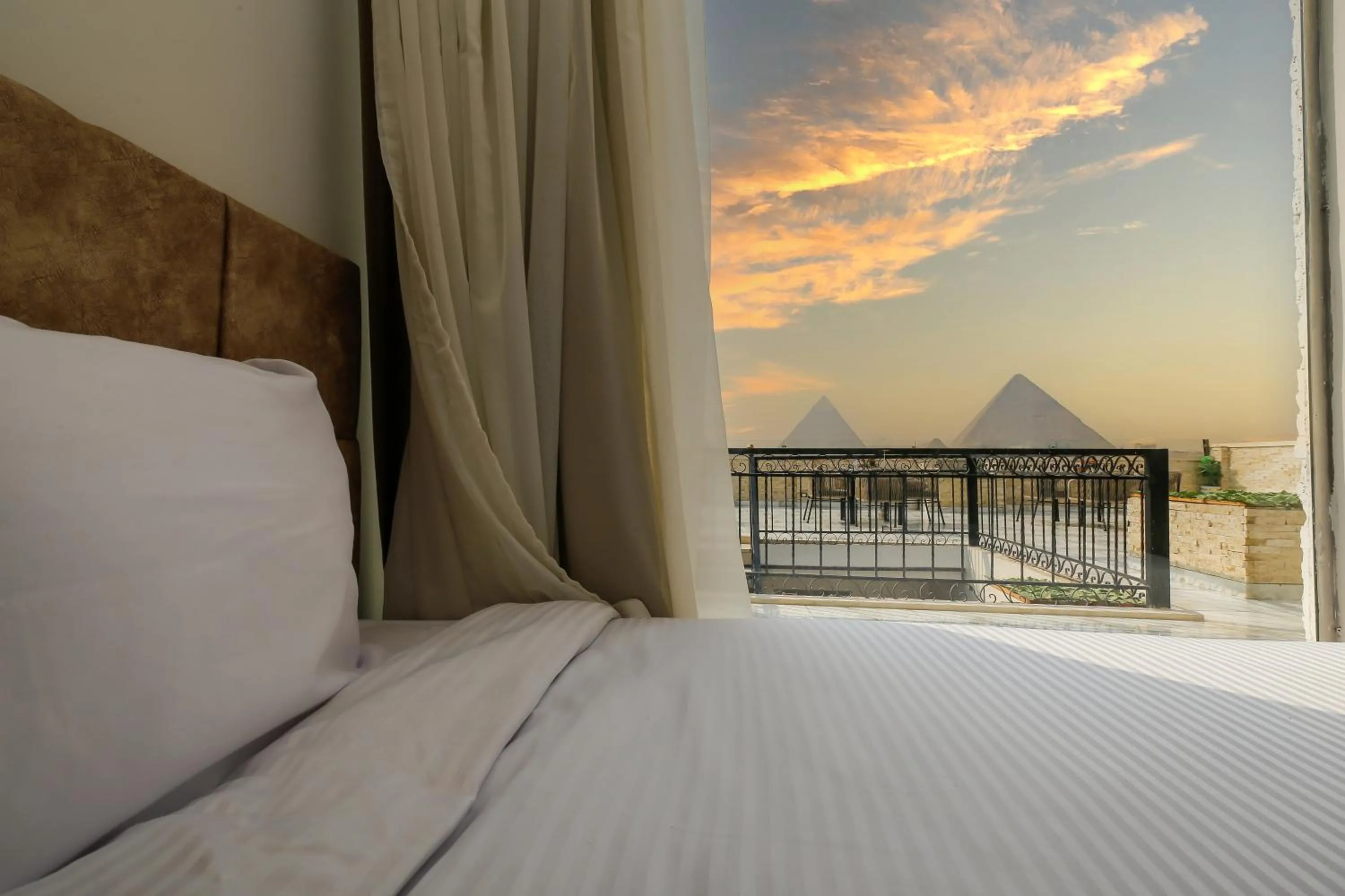 View (from property/room), Bed in Point Pyramids View