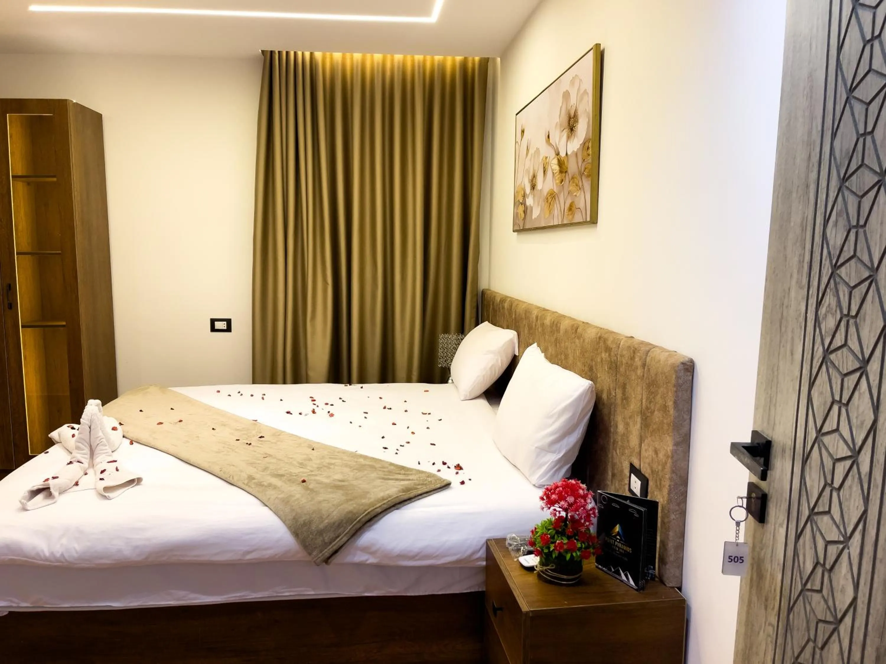 Bed in Point Pyramids View