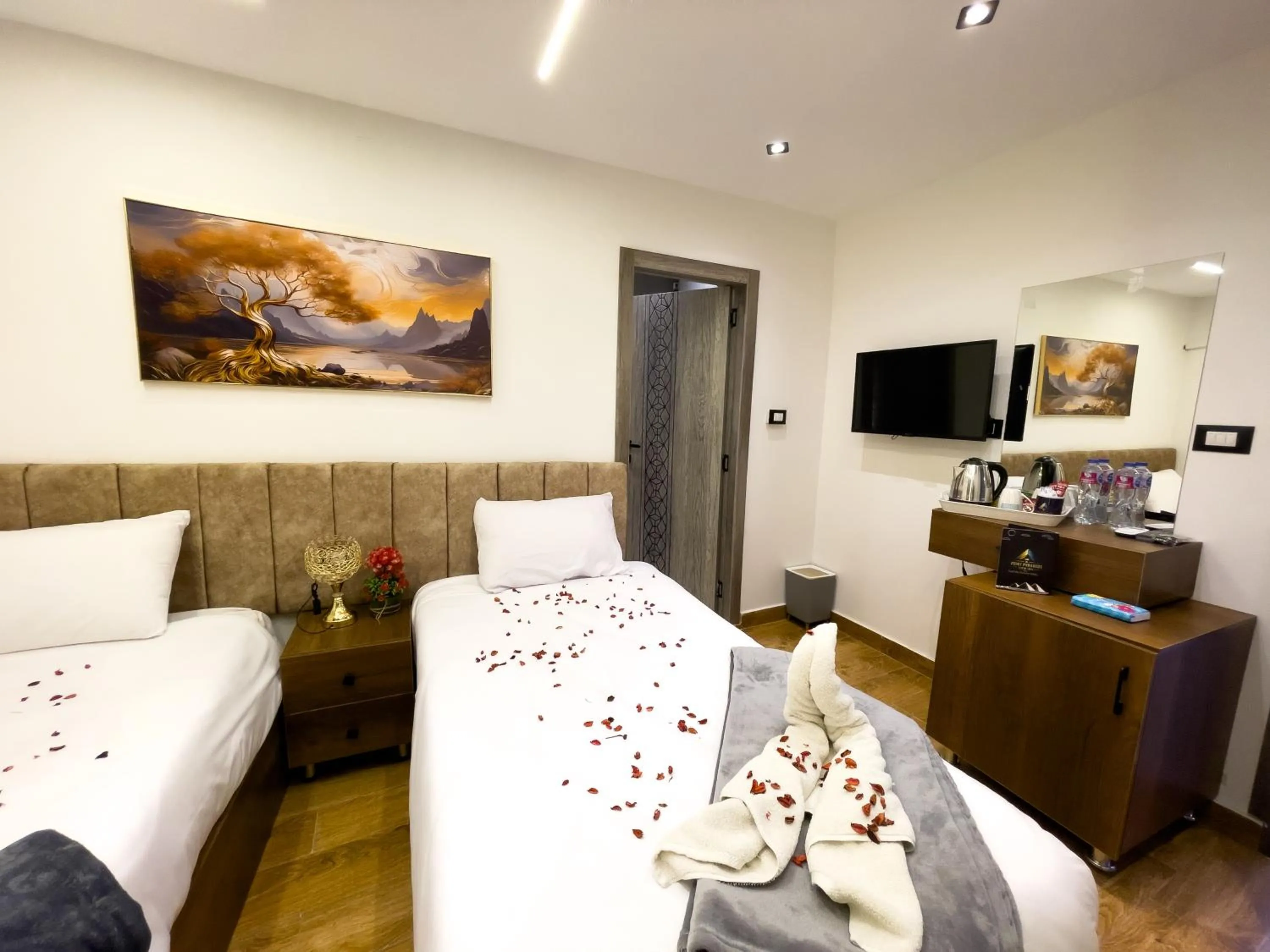 Bed in Point Pyramids View