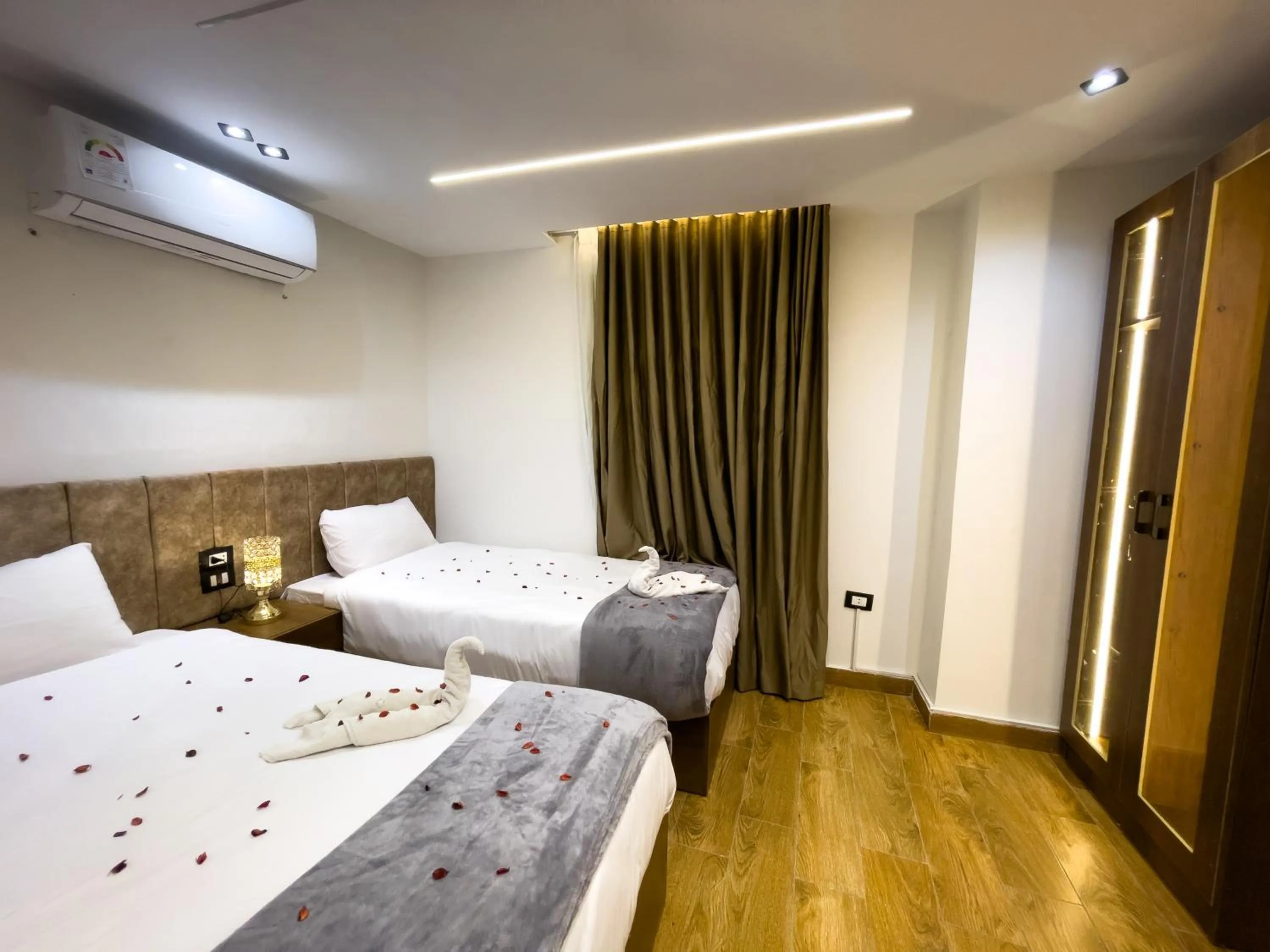 Bed in Point Pyramids View