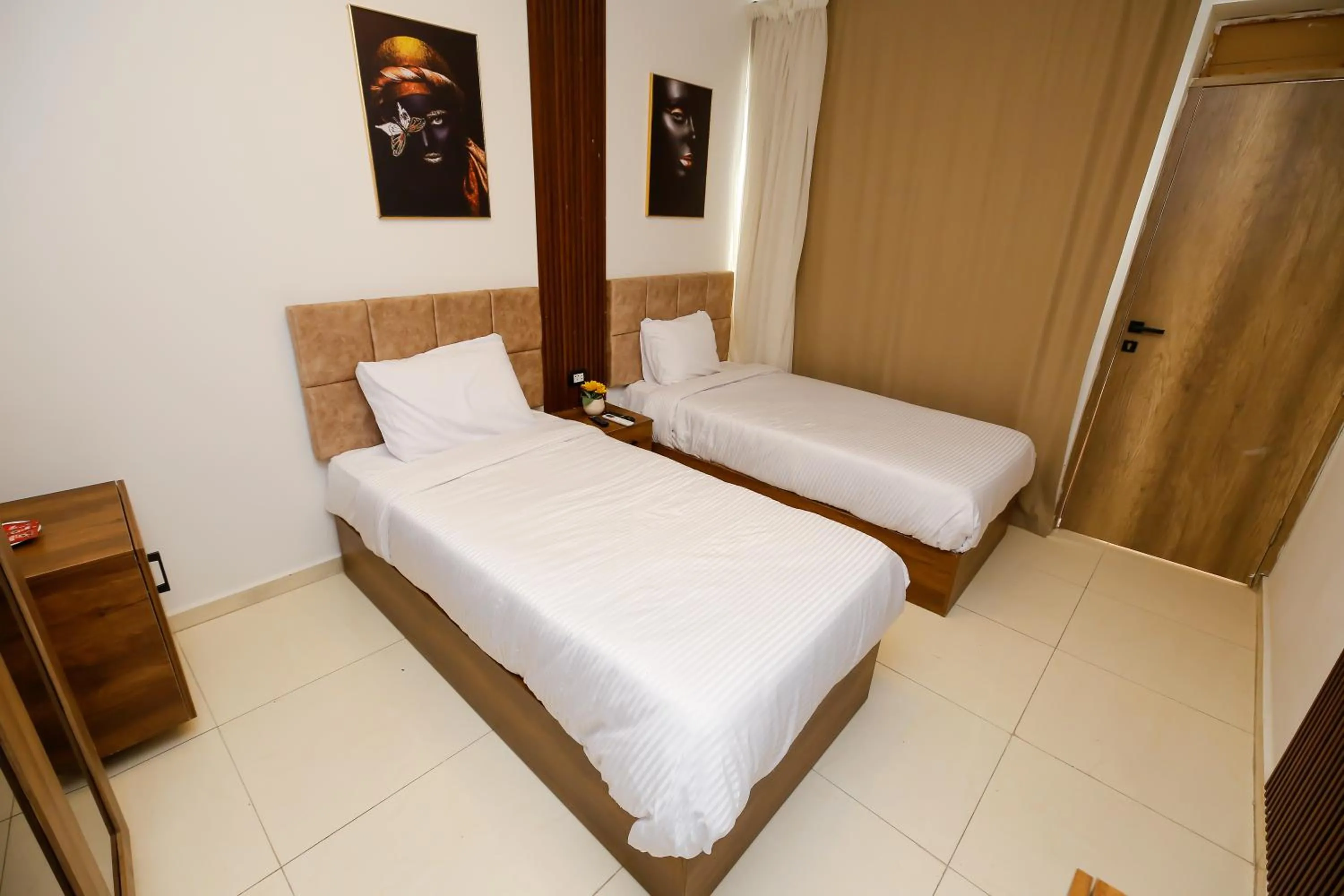 Bedroom, Bed in Point Pyramids View