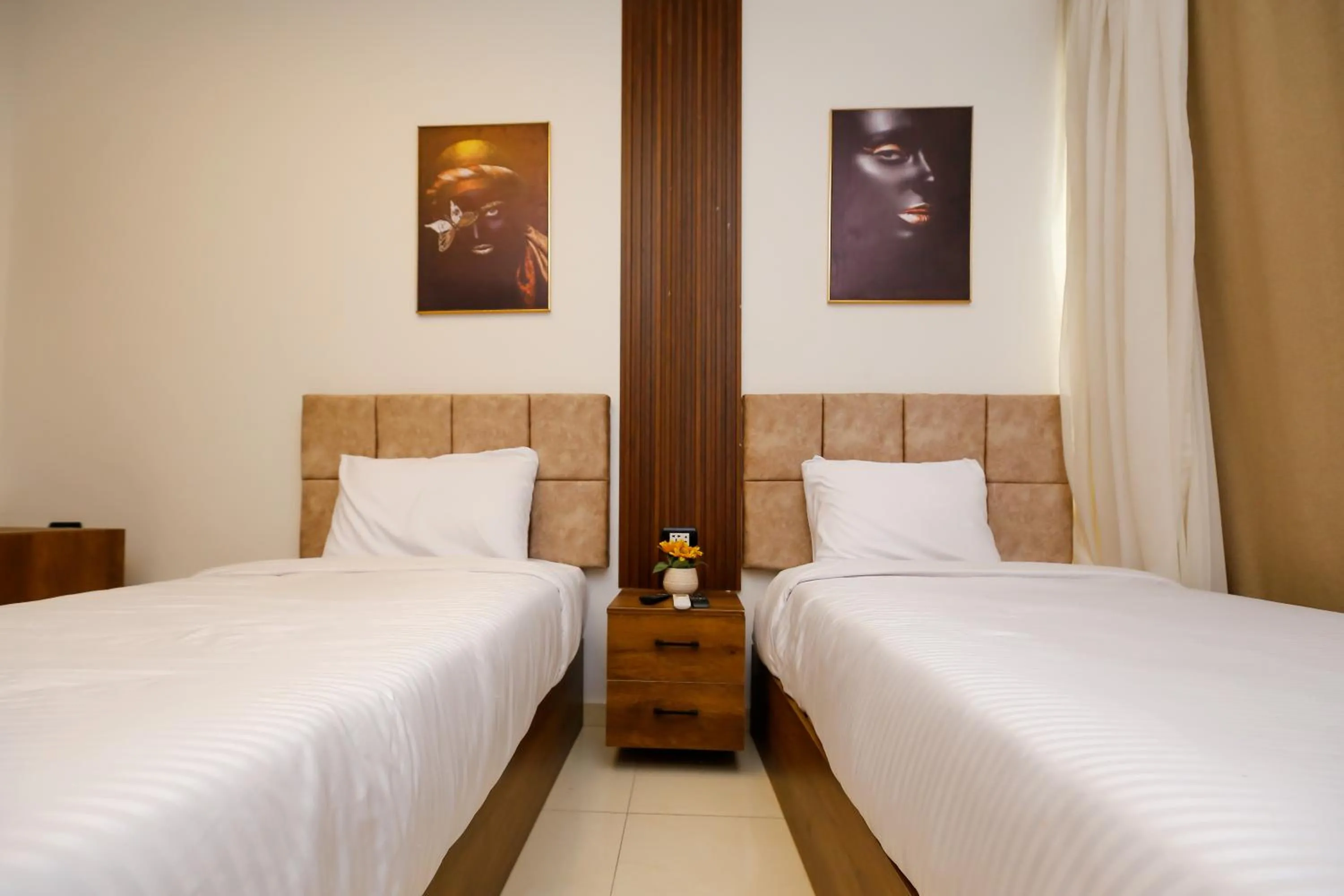 Bedroom, Bed in Point Pyramids View