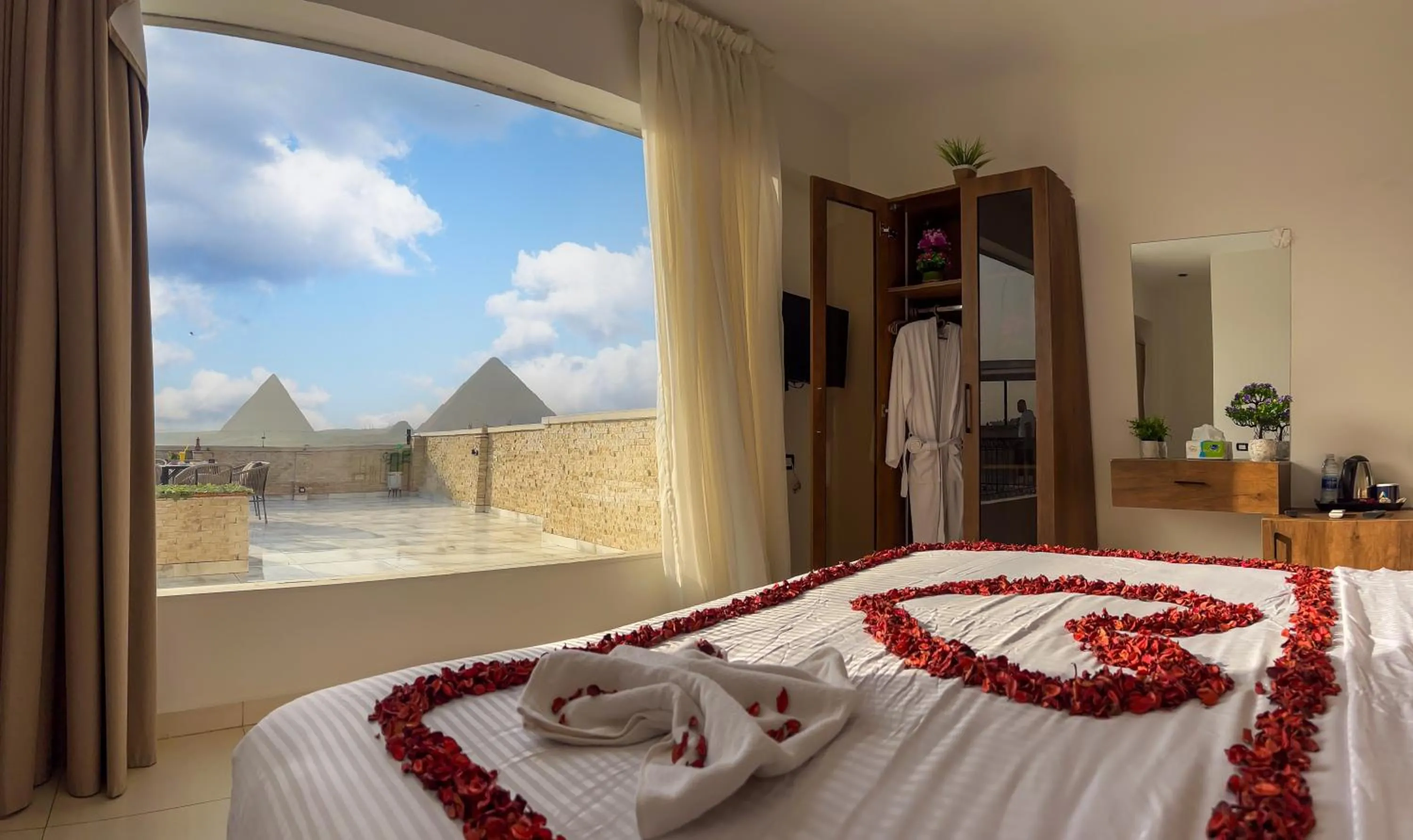 Bed in Point Pyramids View