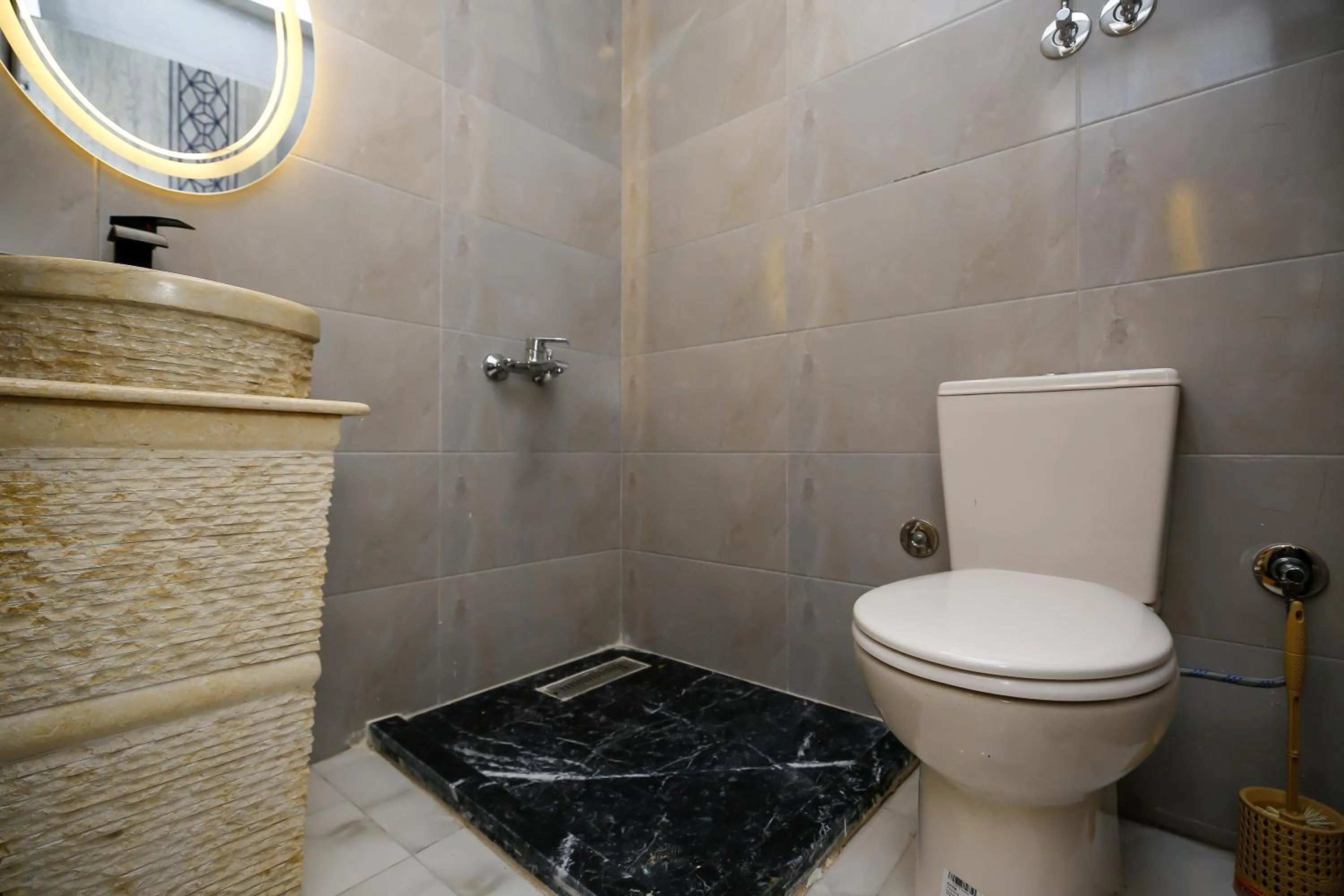 Toilet in Point Pyramids View
