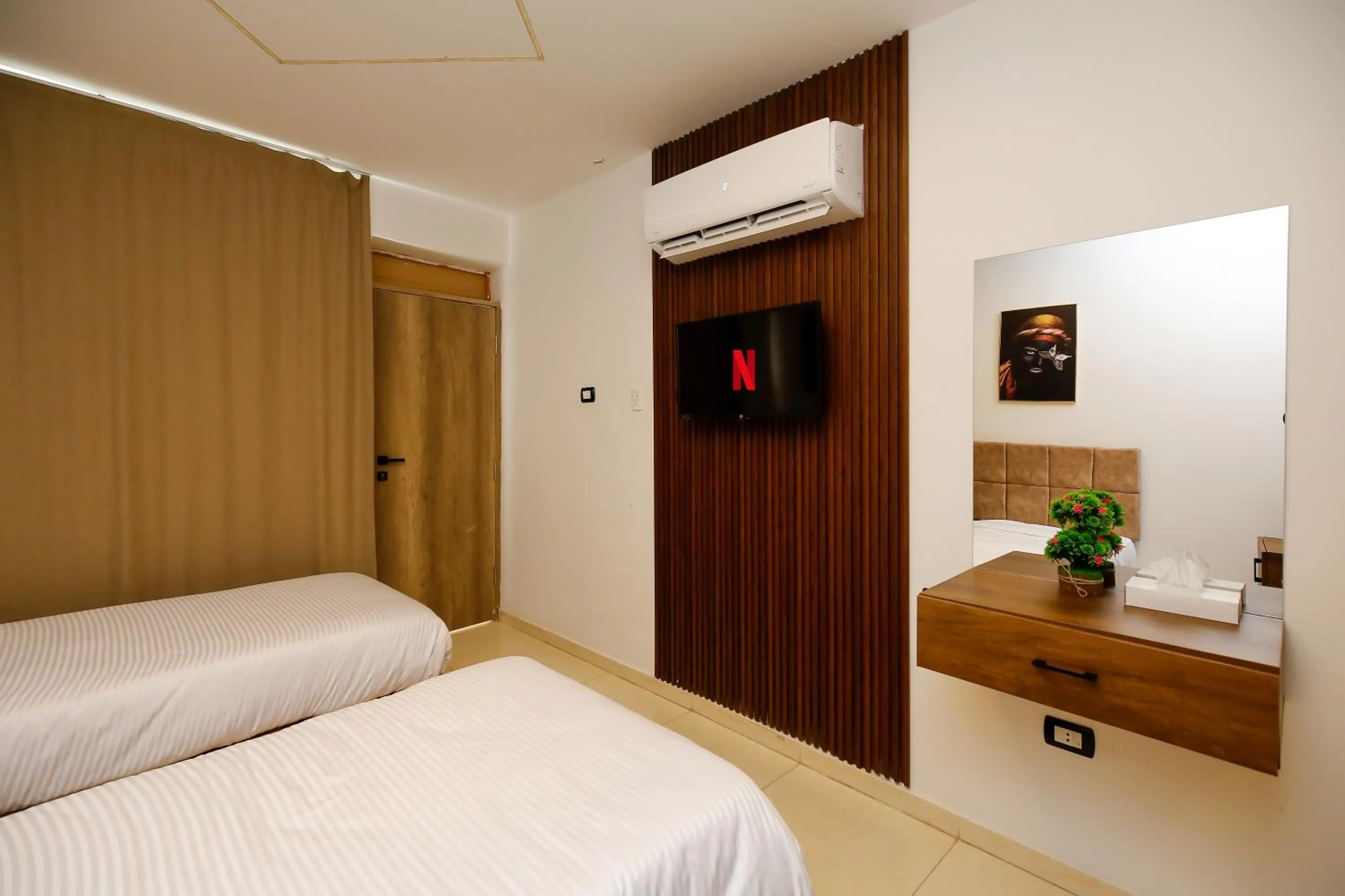 internet, Bed in Point Pyramids View
