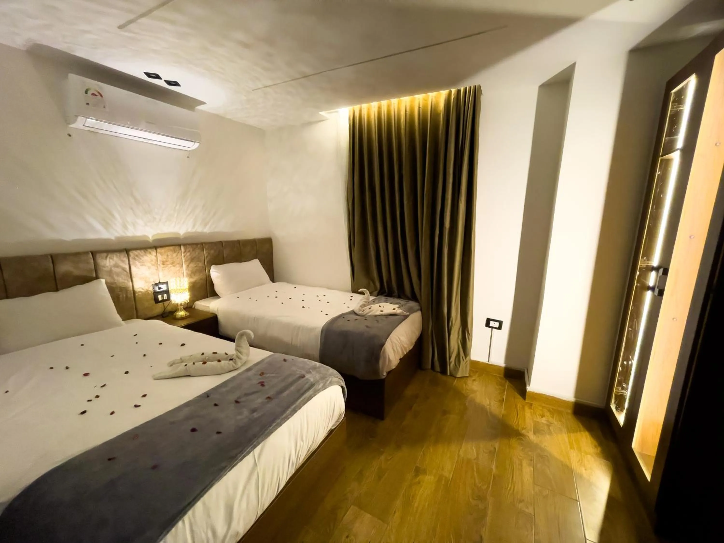 Bed in Point Pyramids View