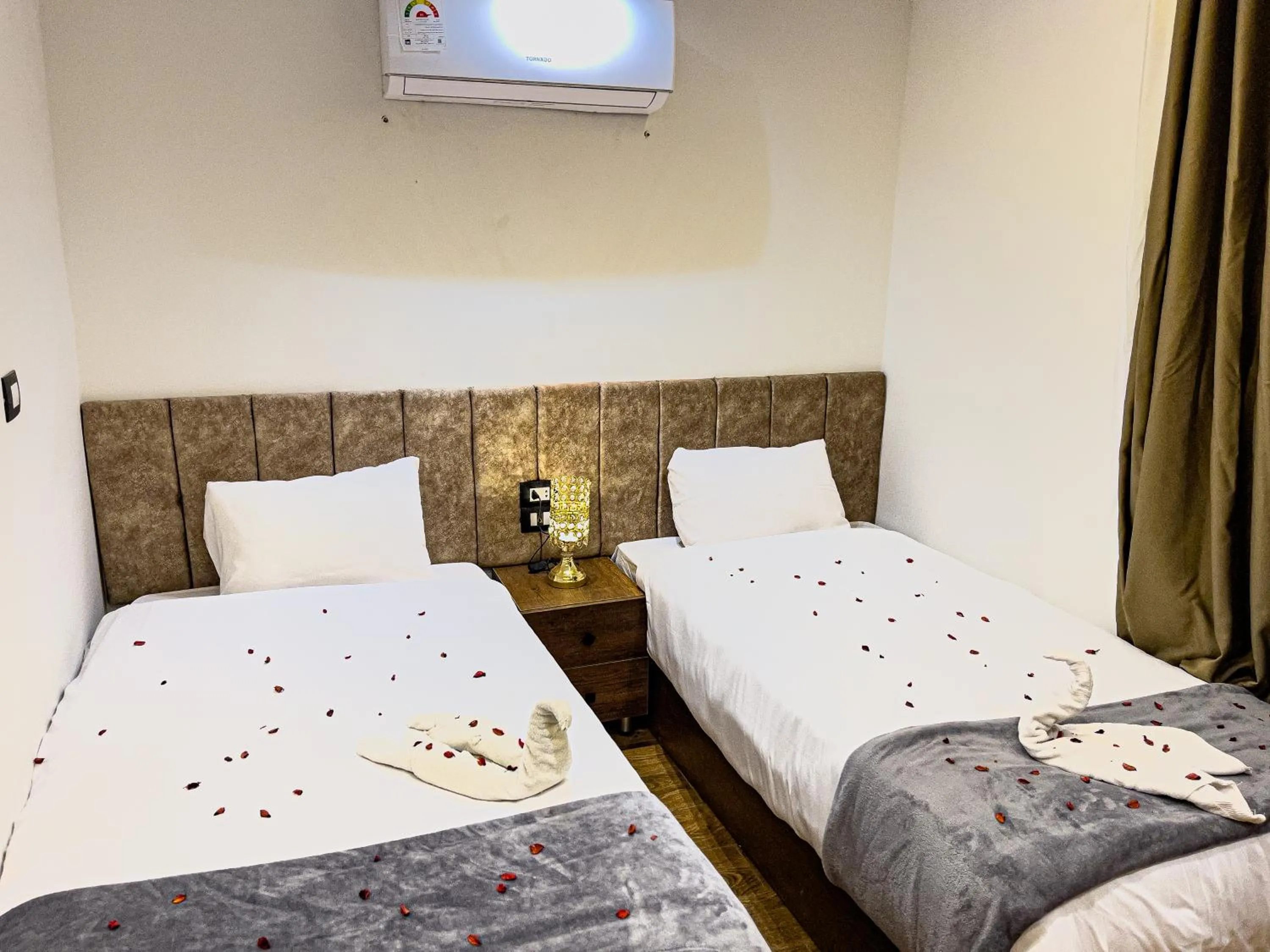 Bed in Point Pyramids View