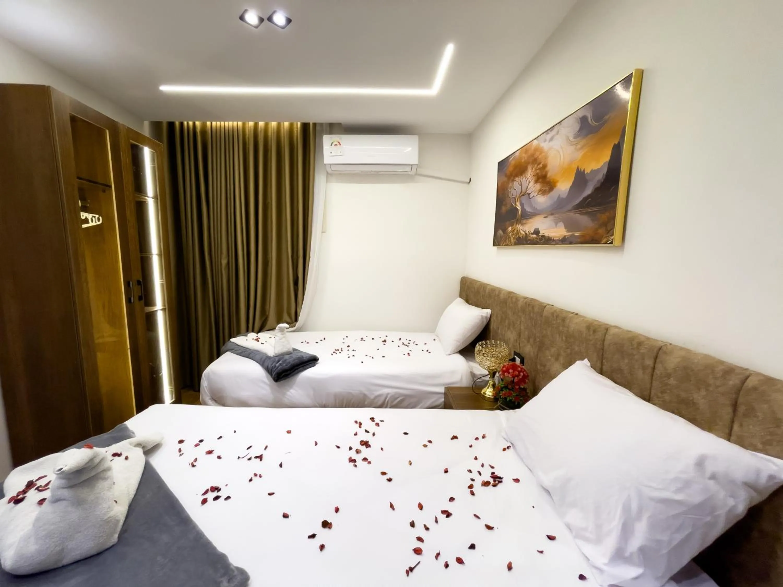 Bed in Point Pyramids View