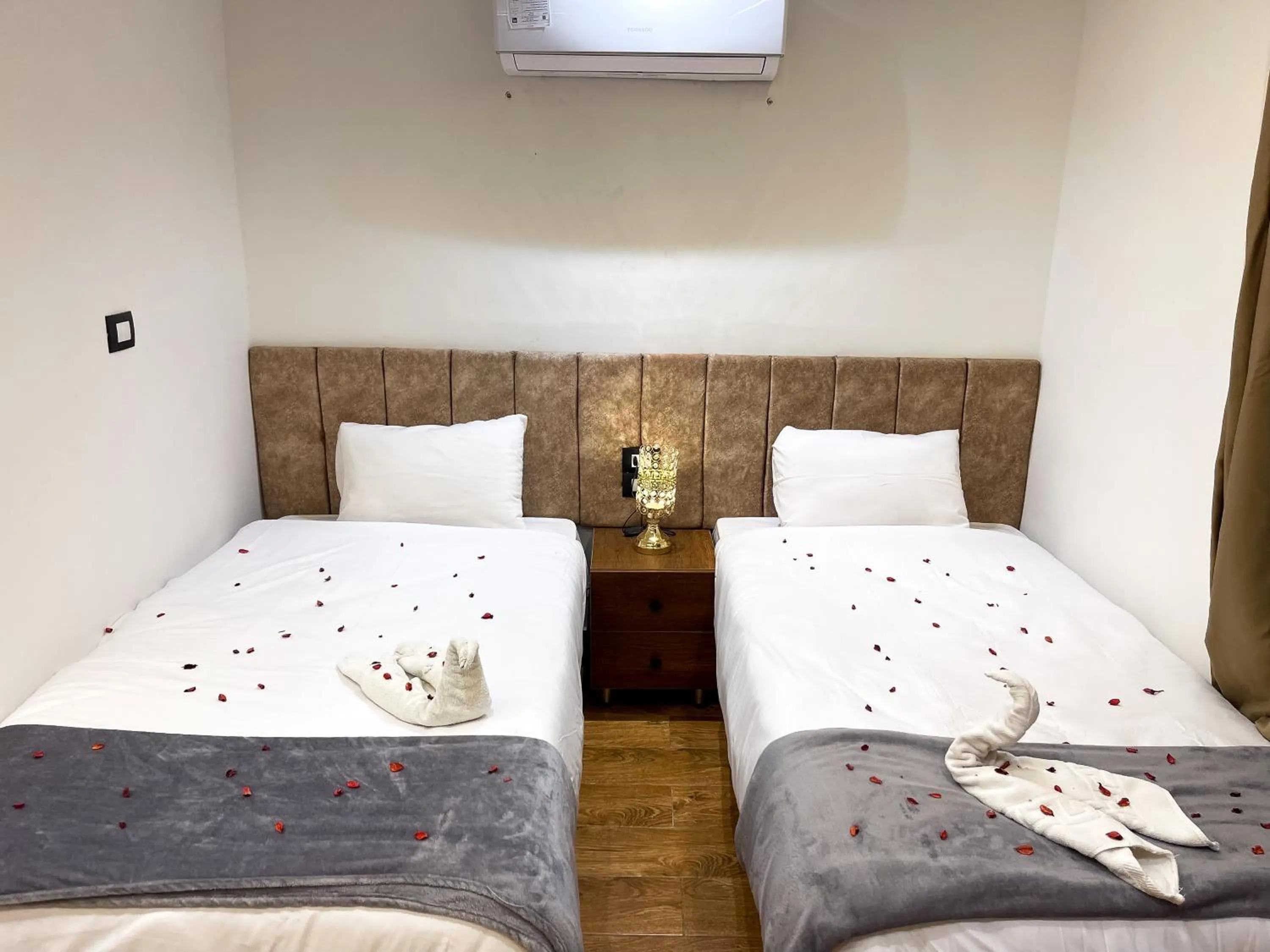 Bed in Point Pyramids View