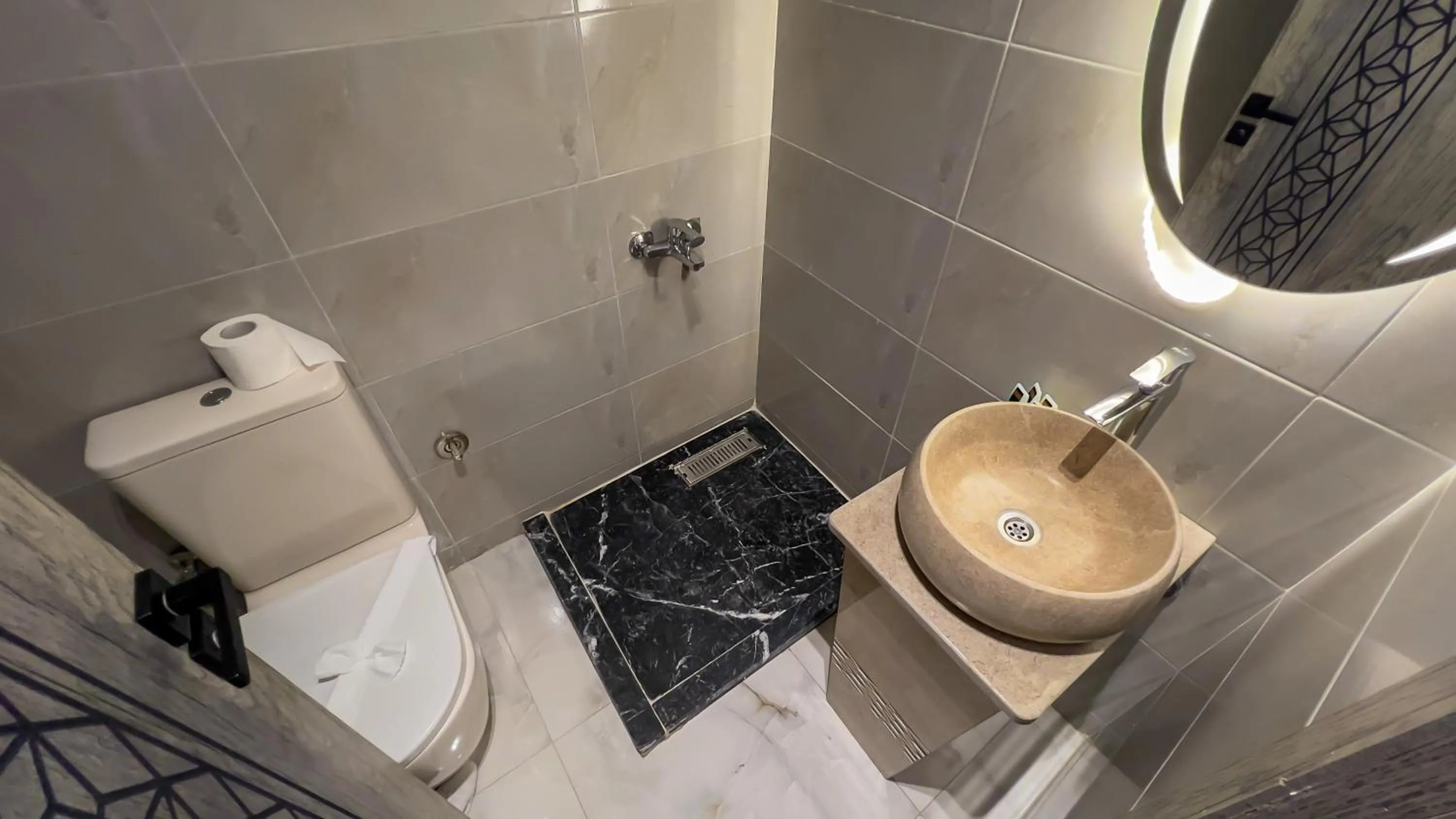 Bathroom in Point Pyramids View