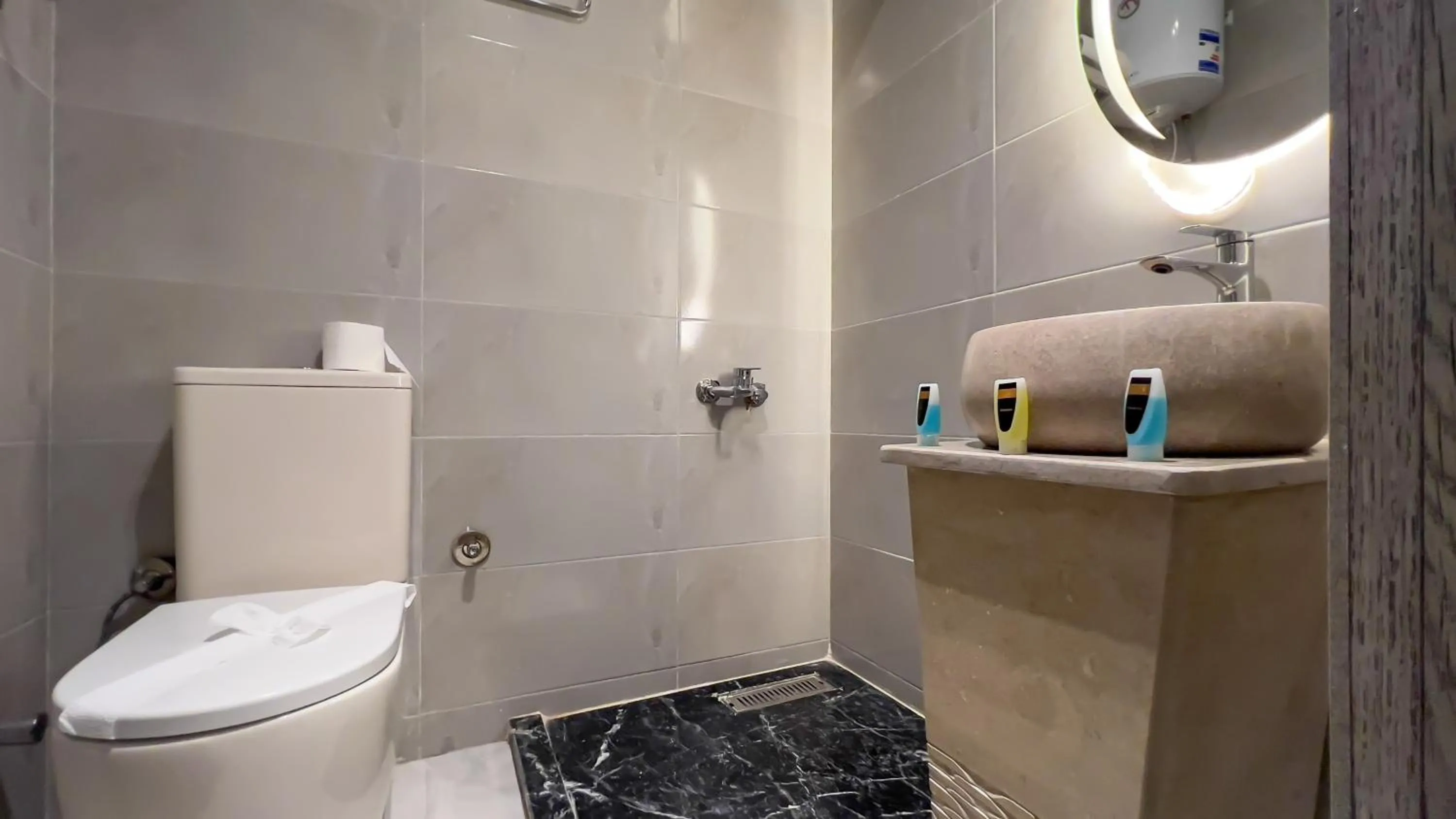 Bathroom in Point Pyramids View