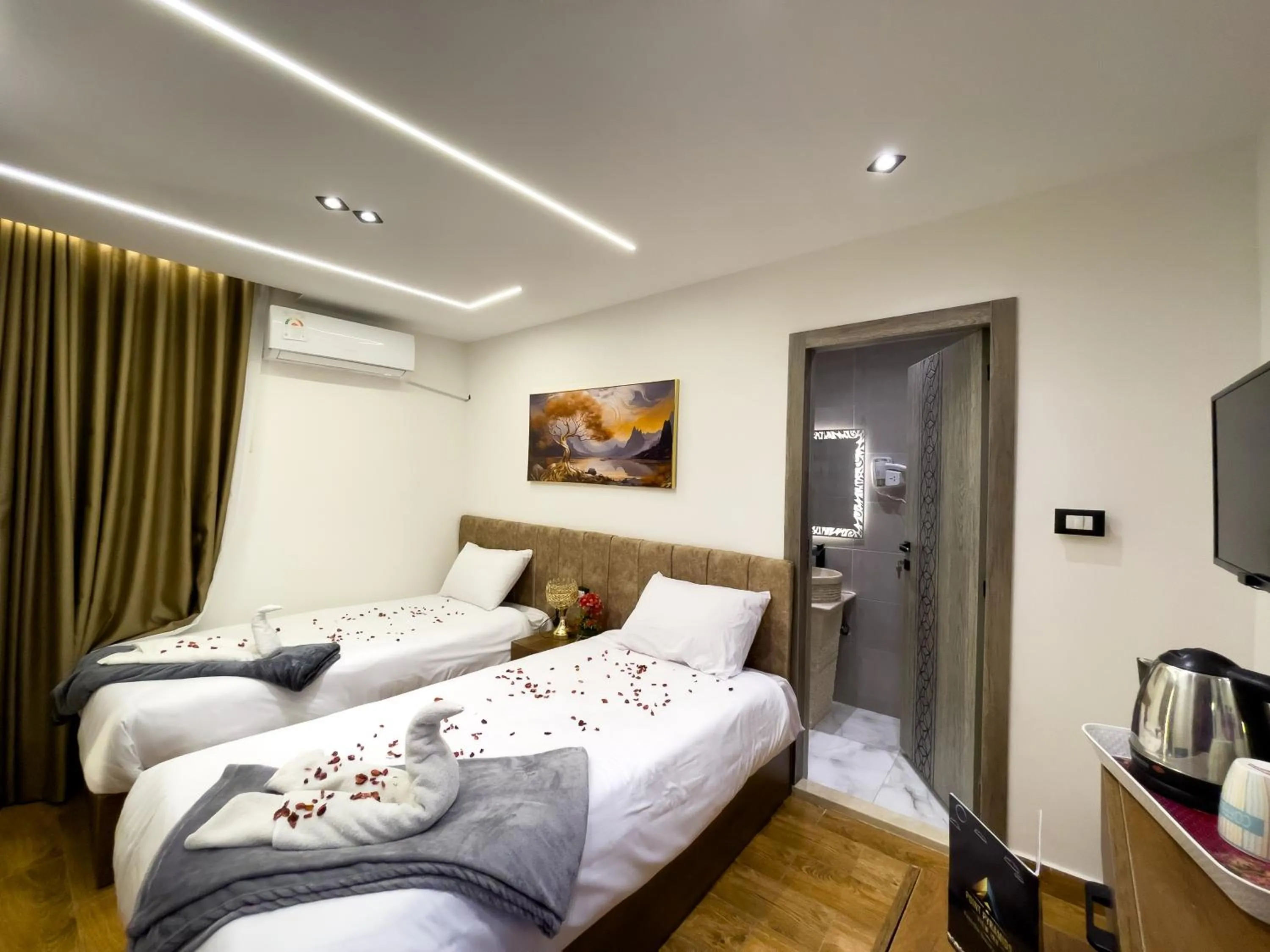 Bed in Point Pyramids View
