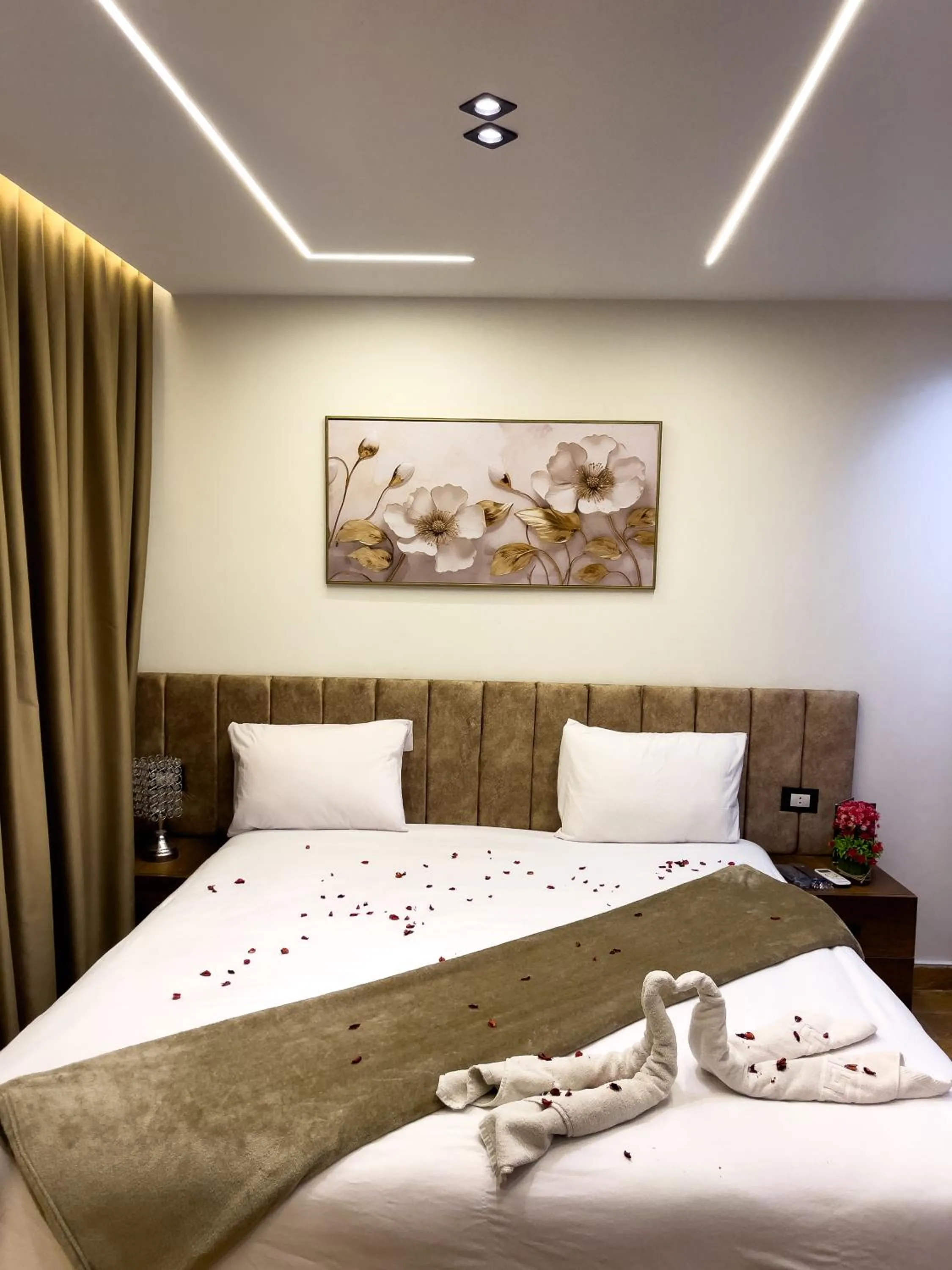 Bed in Point Pyramids View