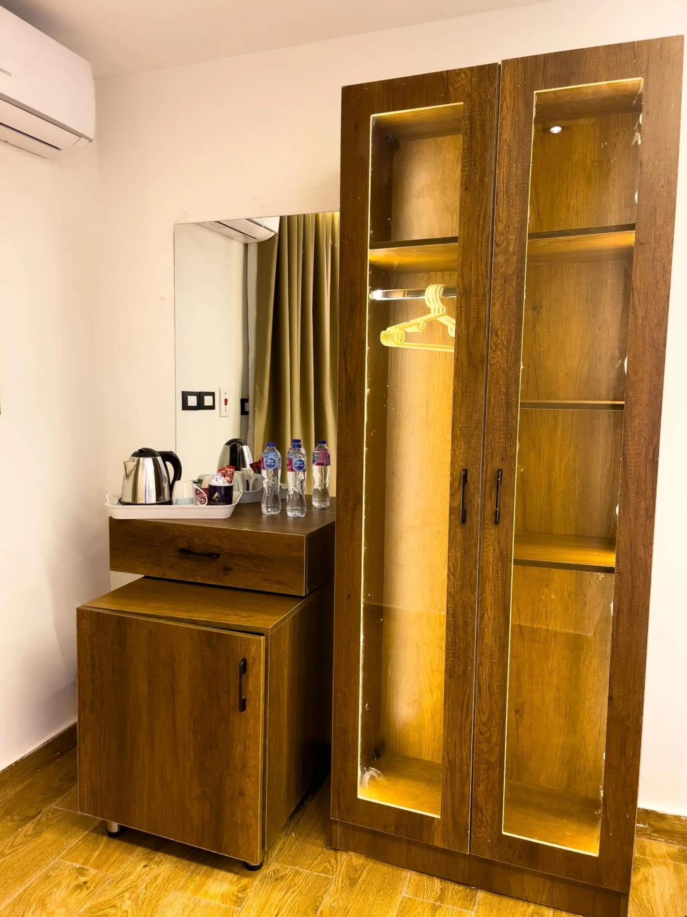 Coffee/tea facilities in Point Pyramids View