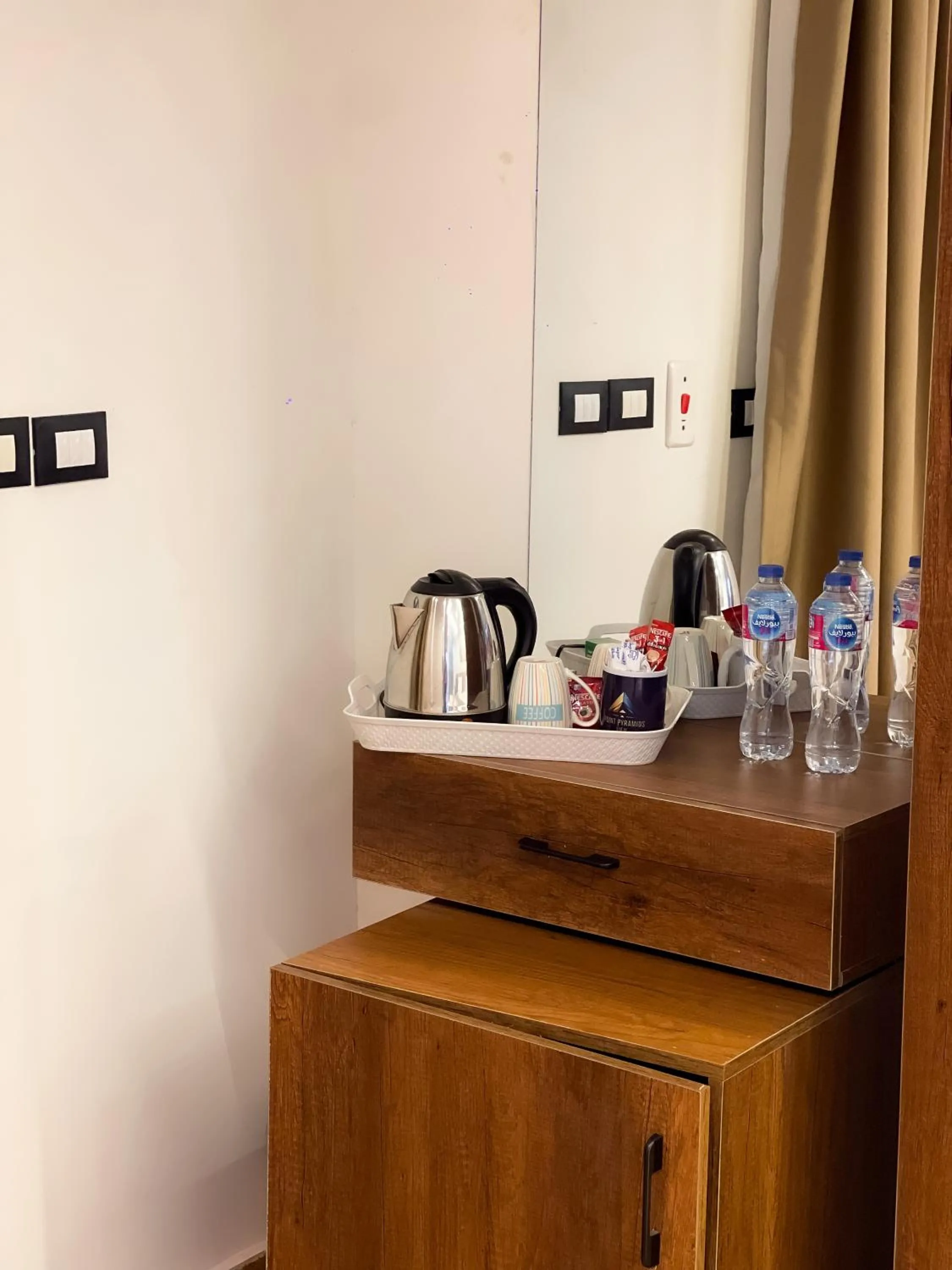 Coffee/tea facilities in Point Pyramids View