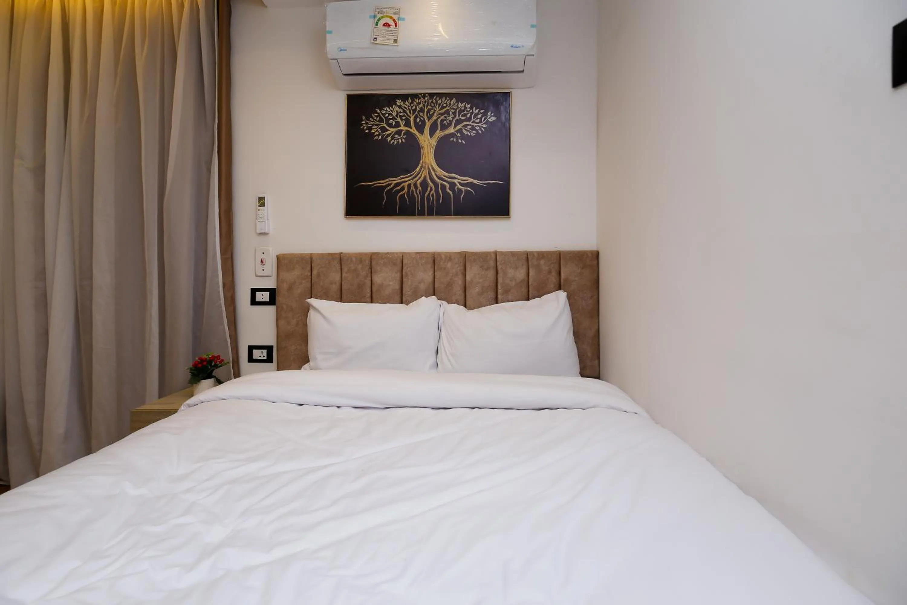 Bed in Point Pyramids View