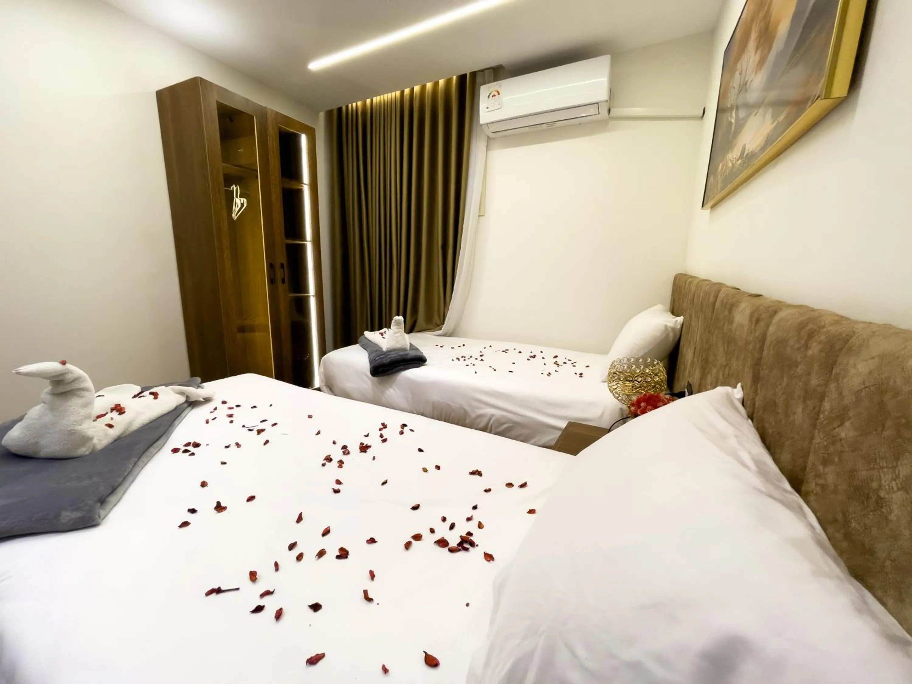 Bed in Point Pyramids View