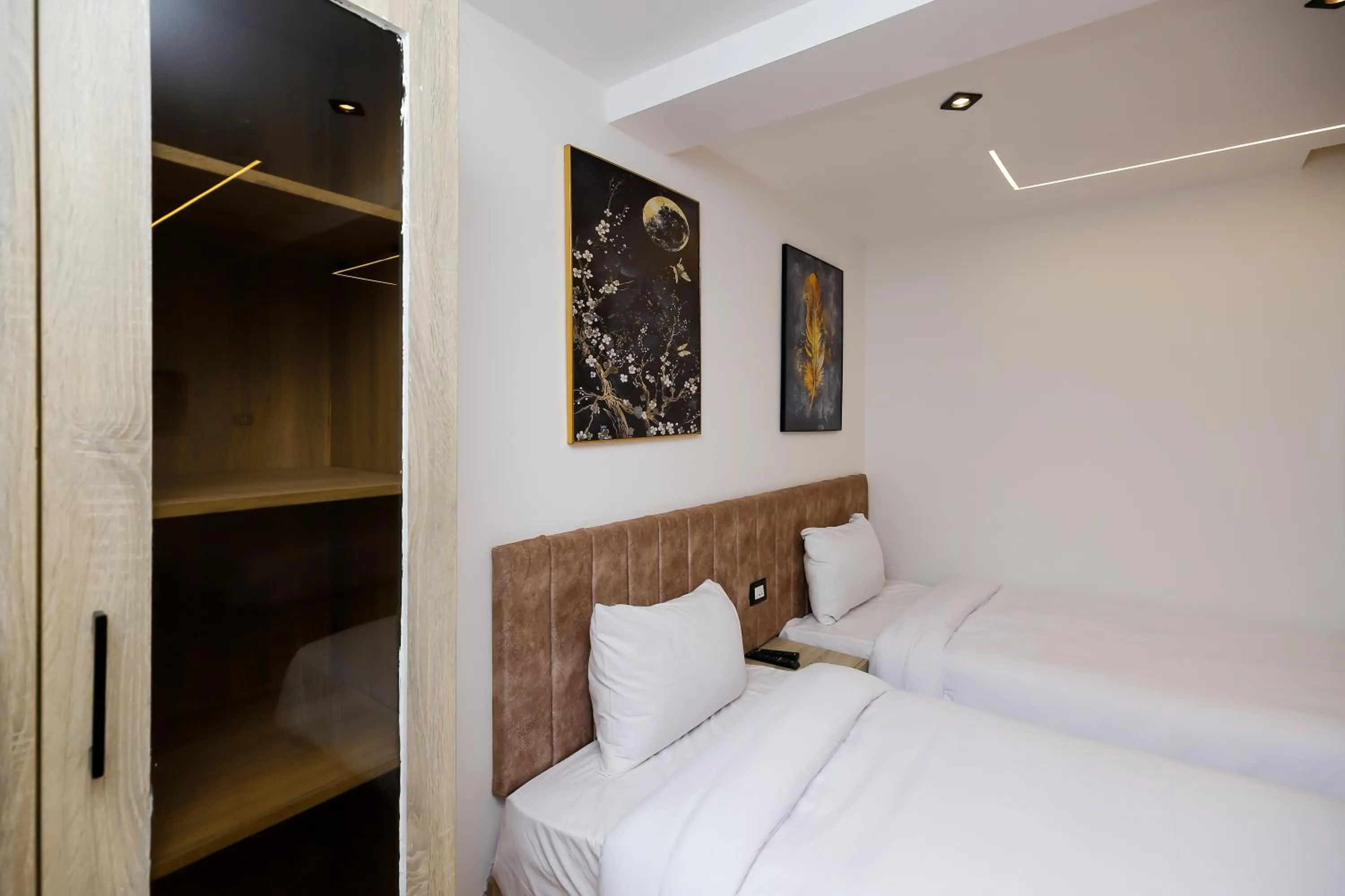 Bed in Point Pyramids View
