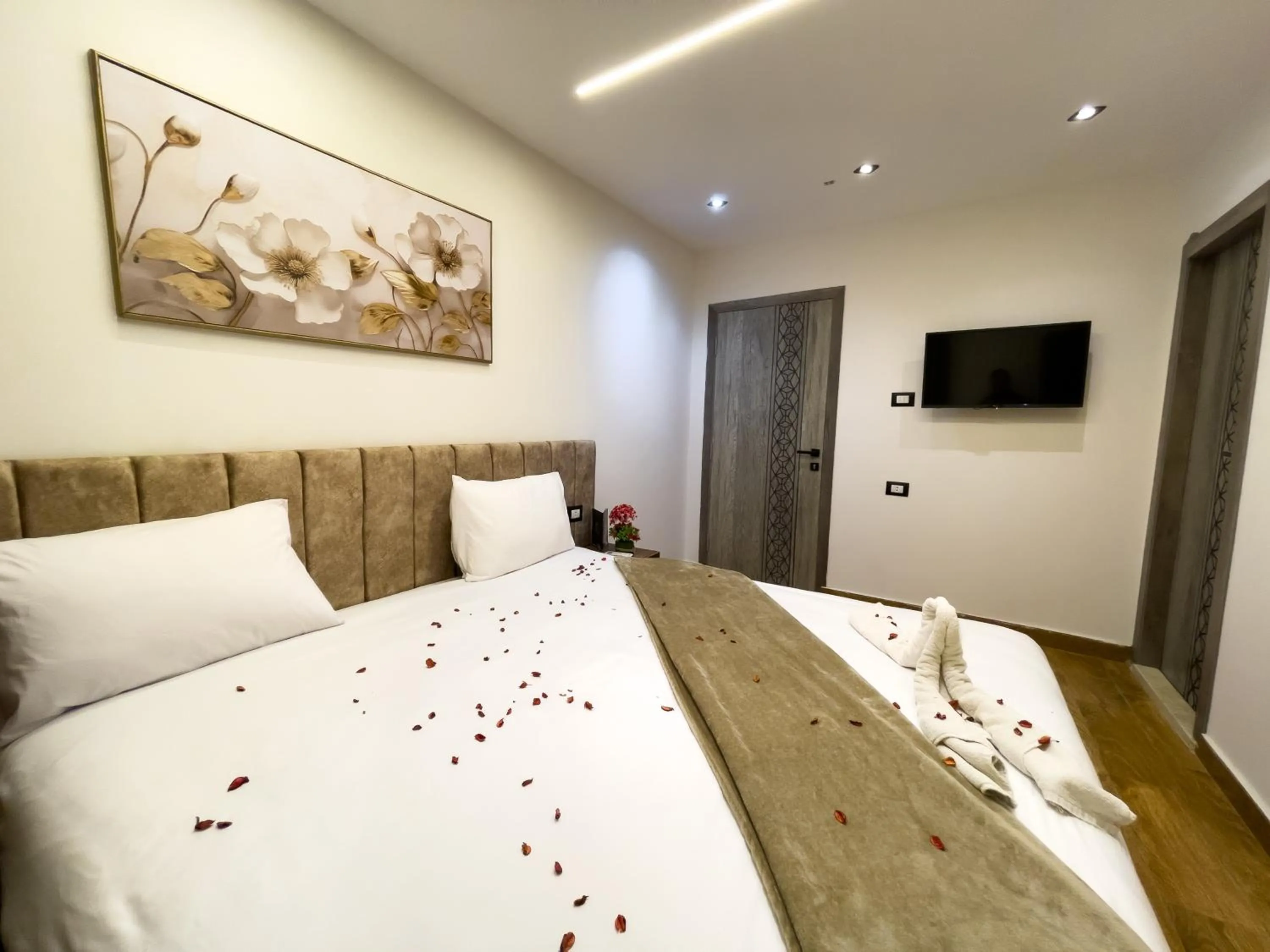 Bed in Point Pyramids View