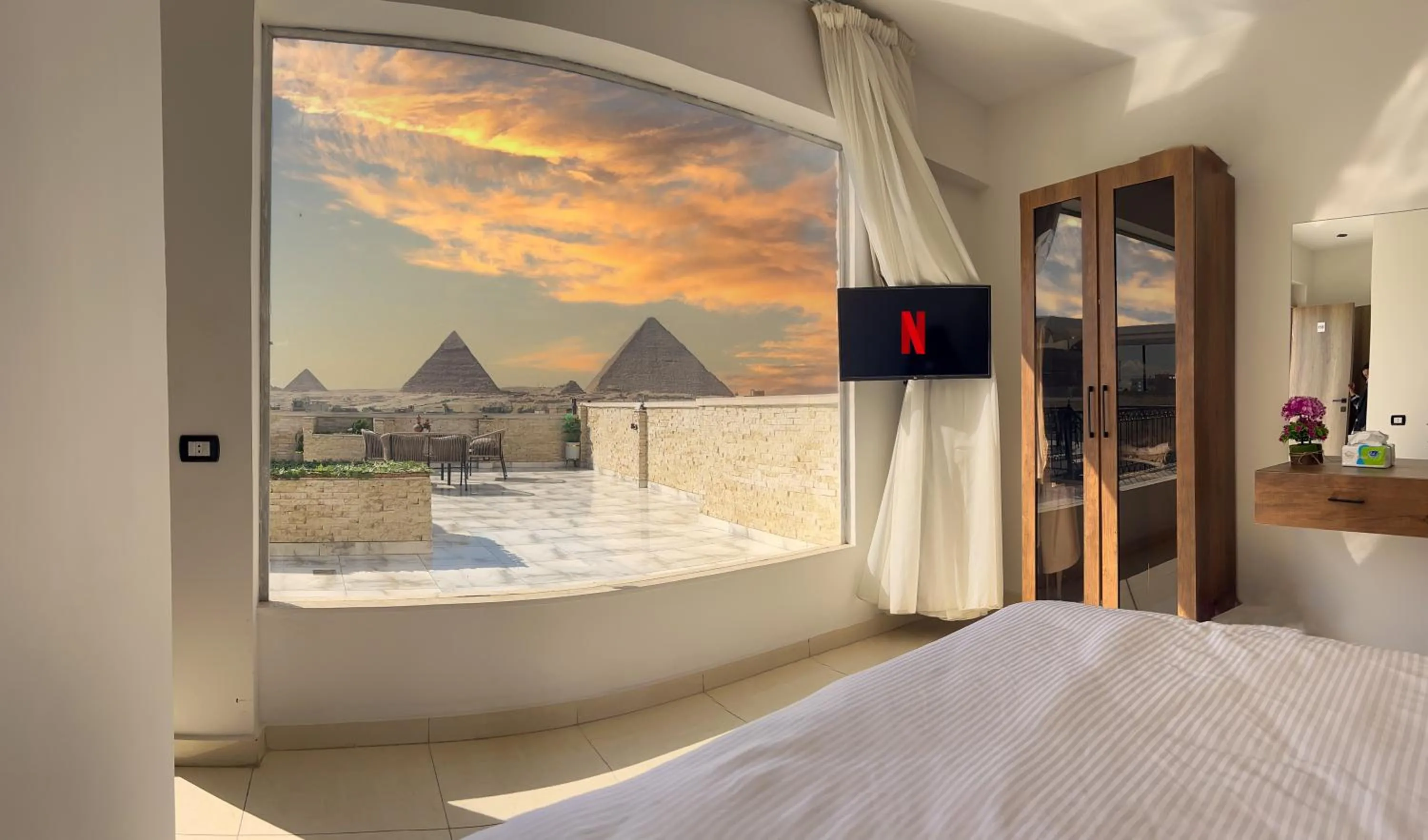 Bed in Point Pyramids View