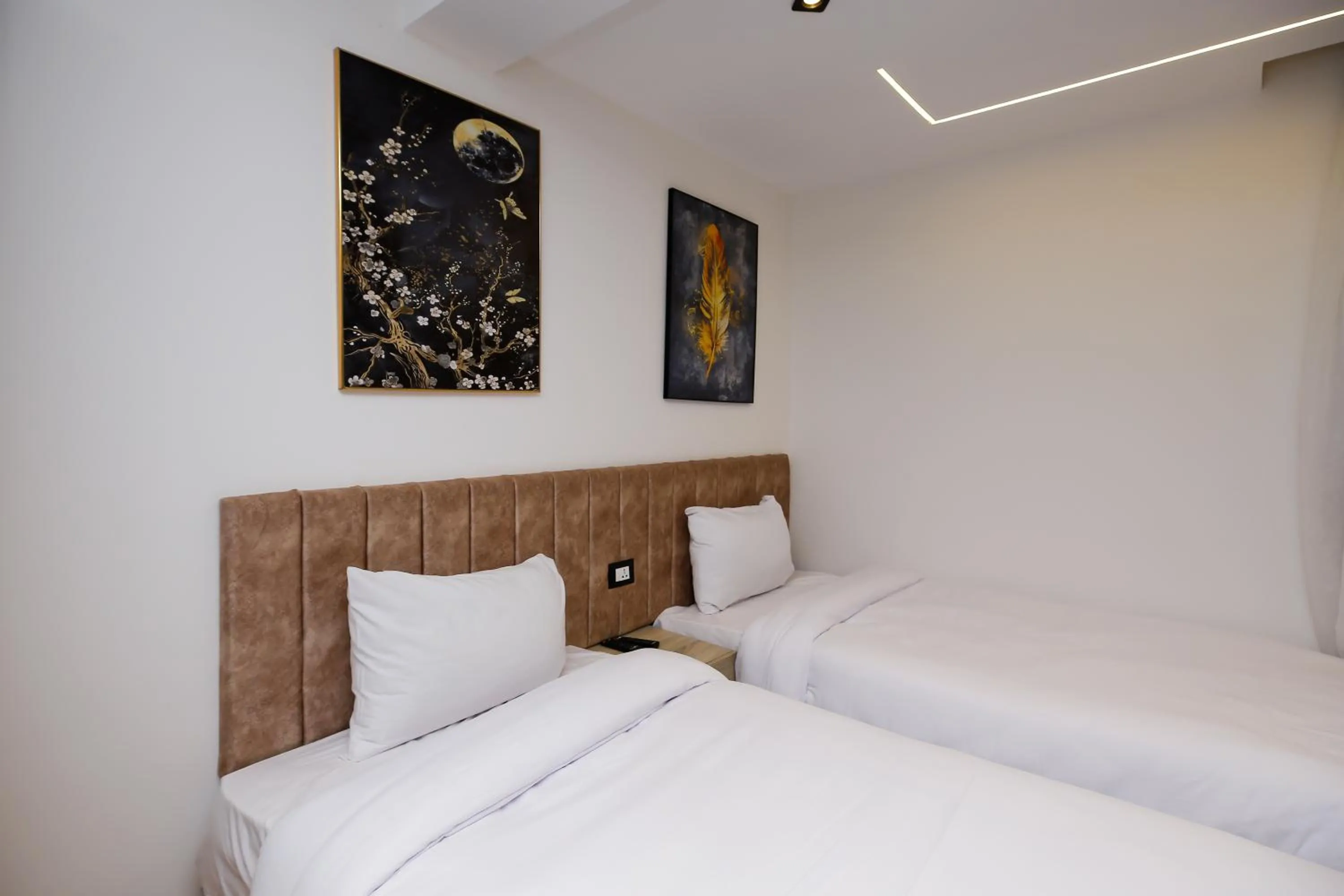 Bedroom, Bed in Point Pyramids View