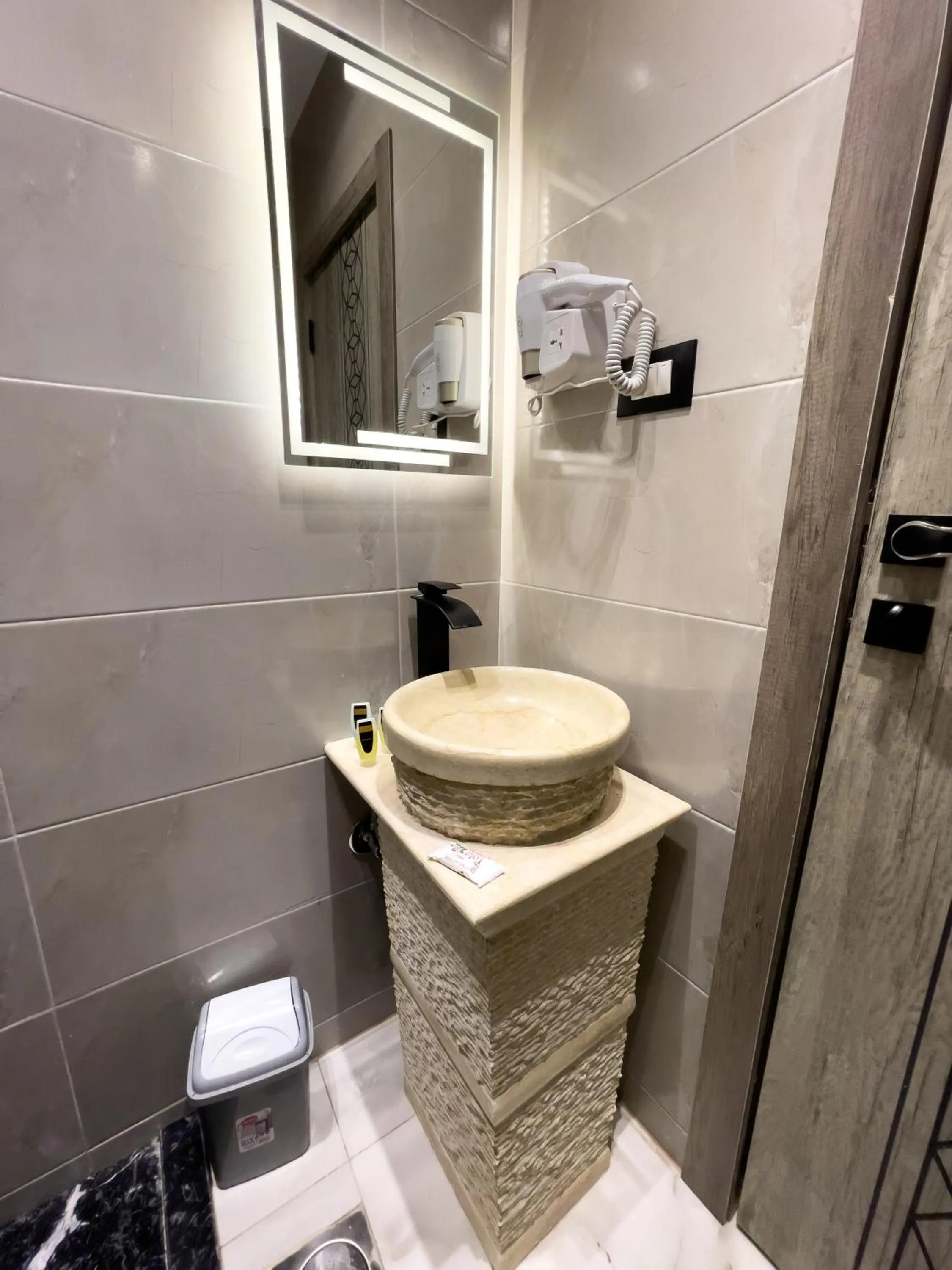 Shower in Point Pyramids View