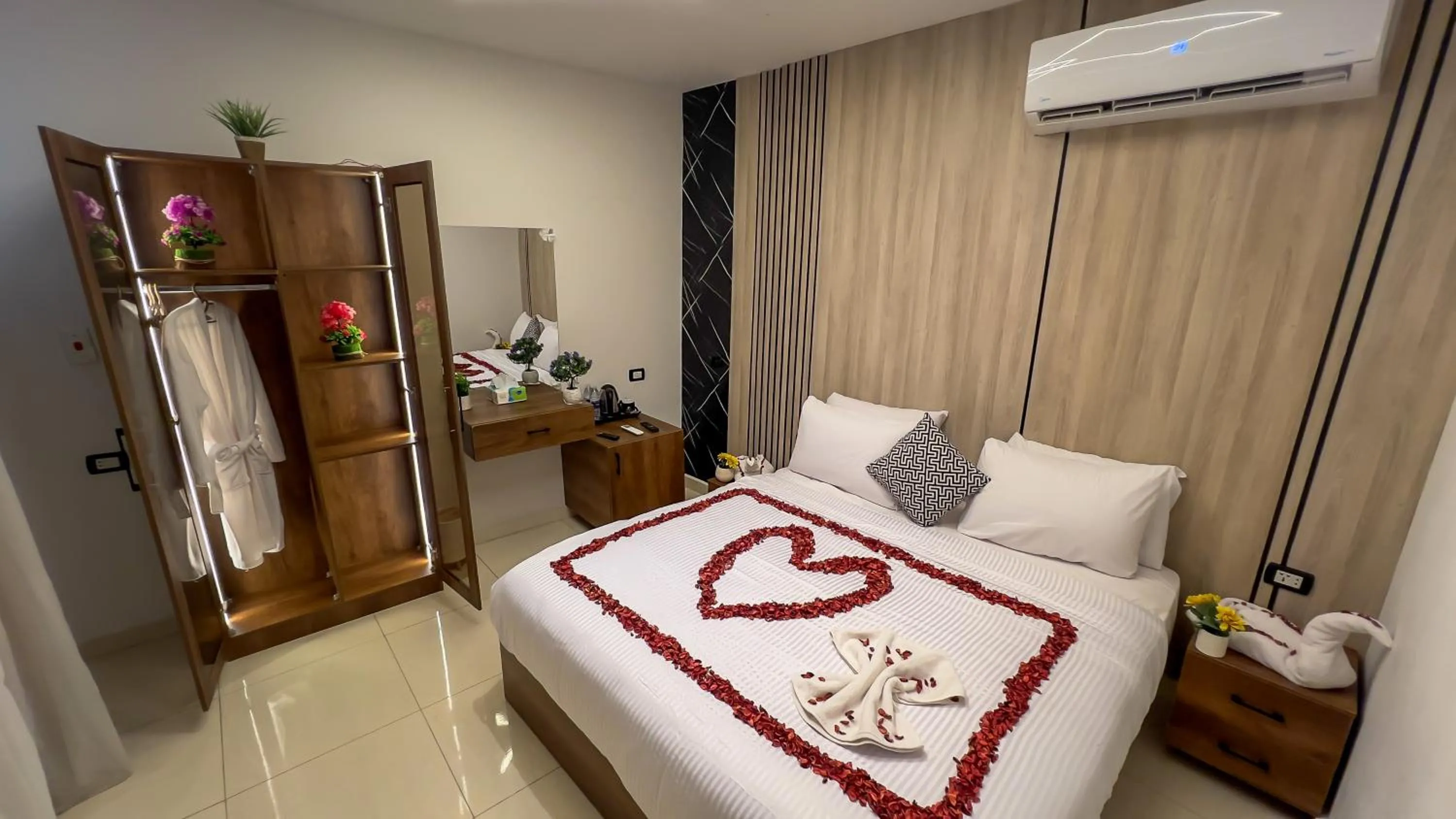 Bed in Point Pyramids View