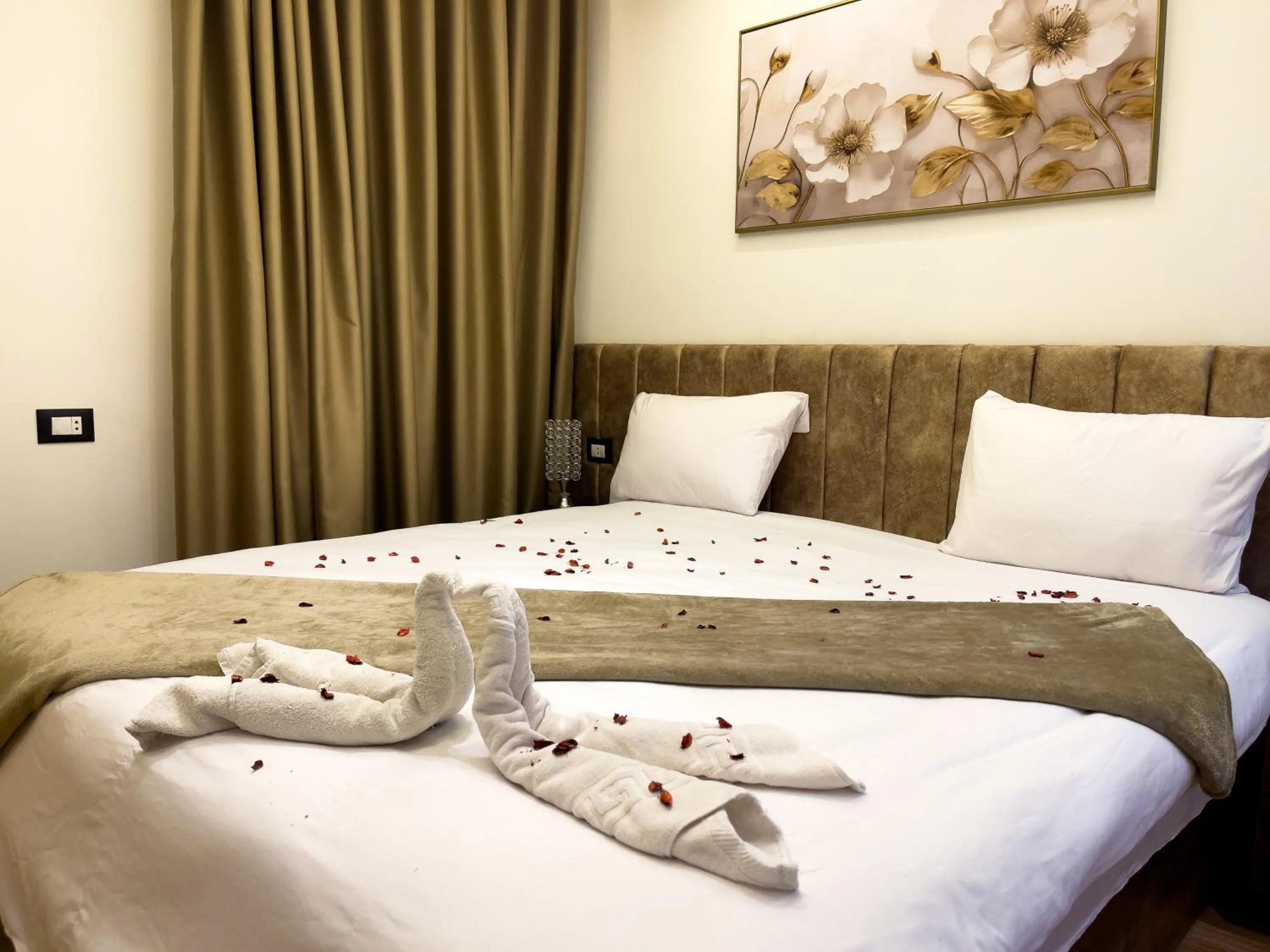 Bed in Point Pyramids View