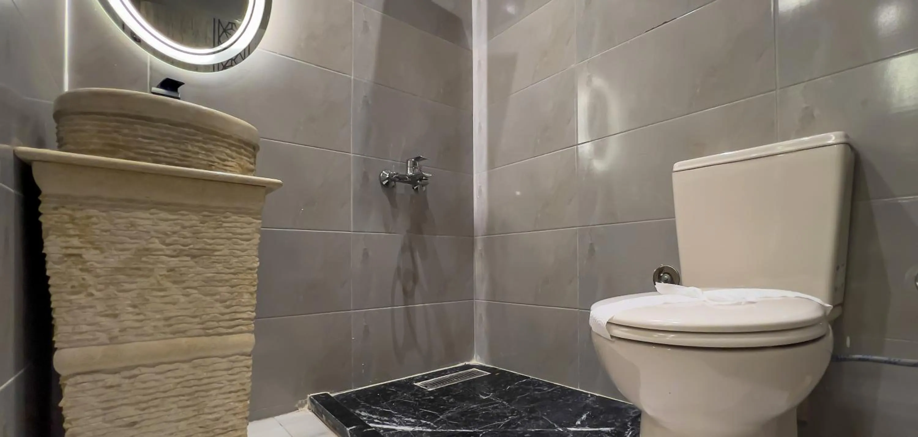 Bathroom in Point Pyramids View