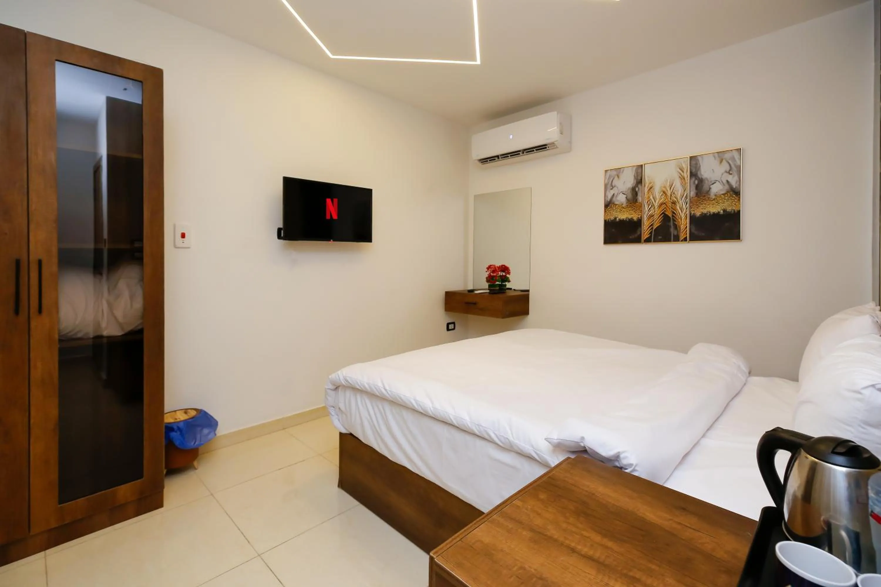 Bed in Point Pyramids View
