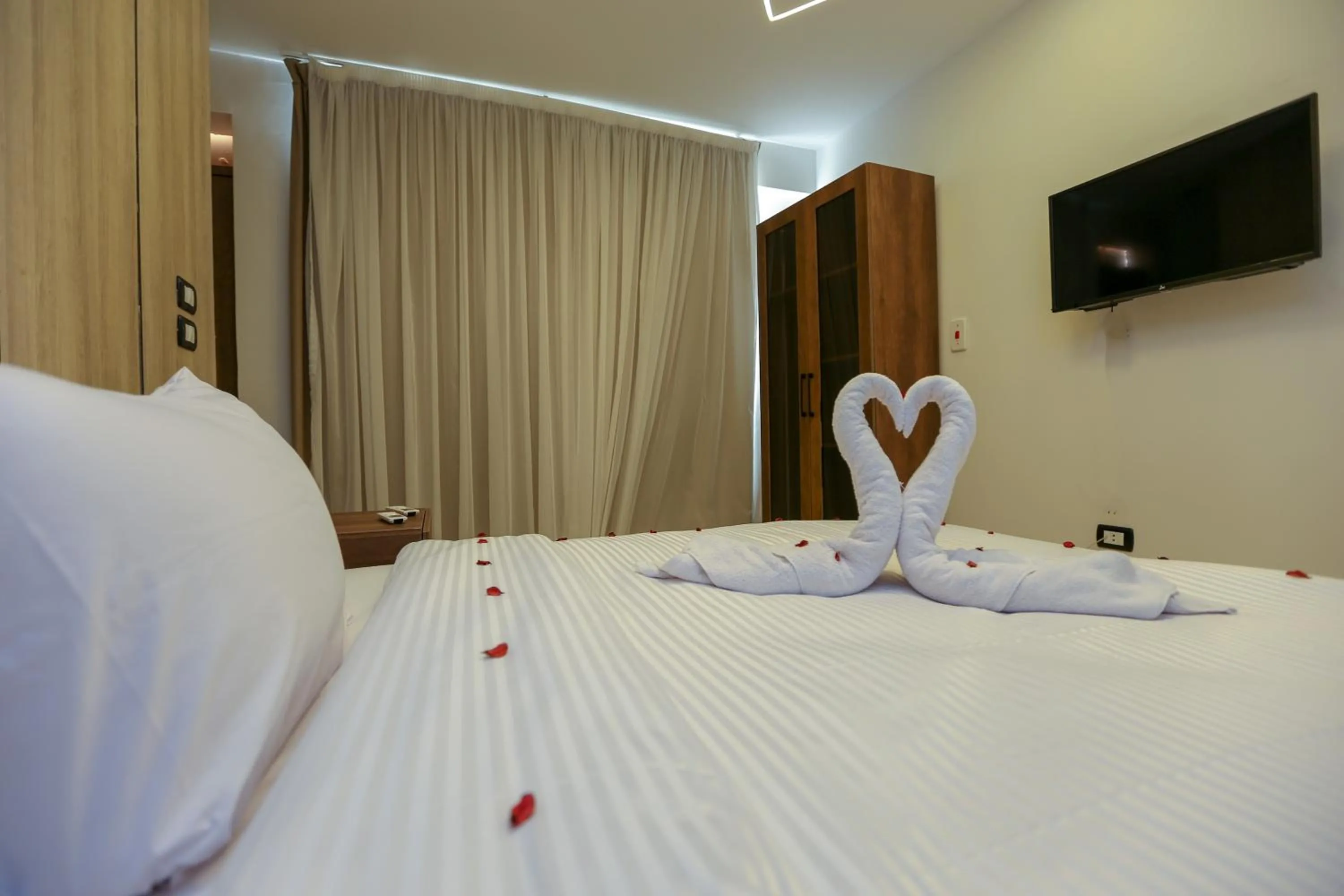 Bed in Point Pyramids View