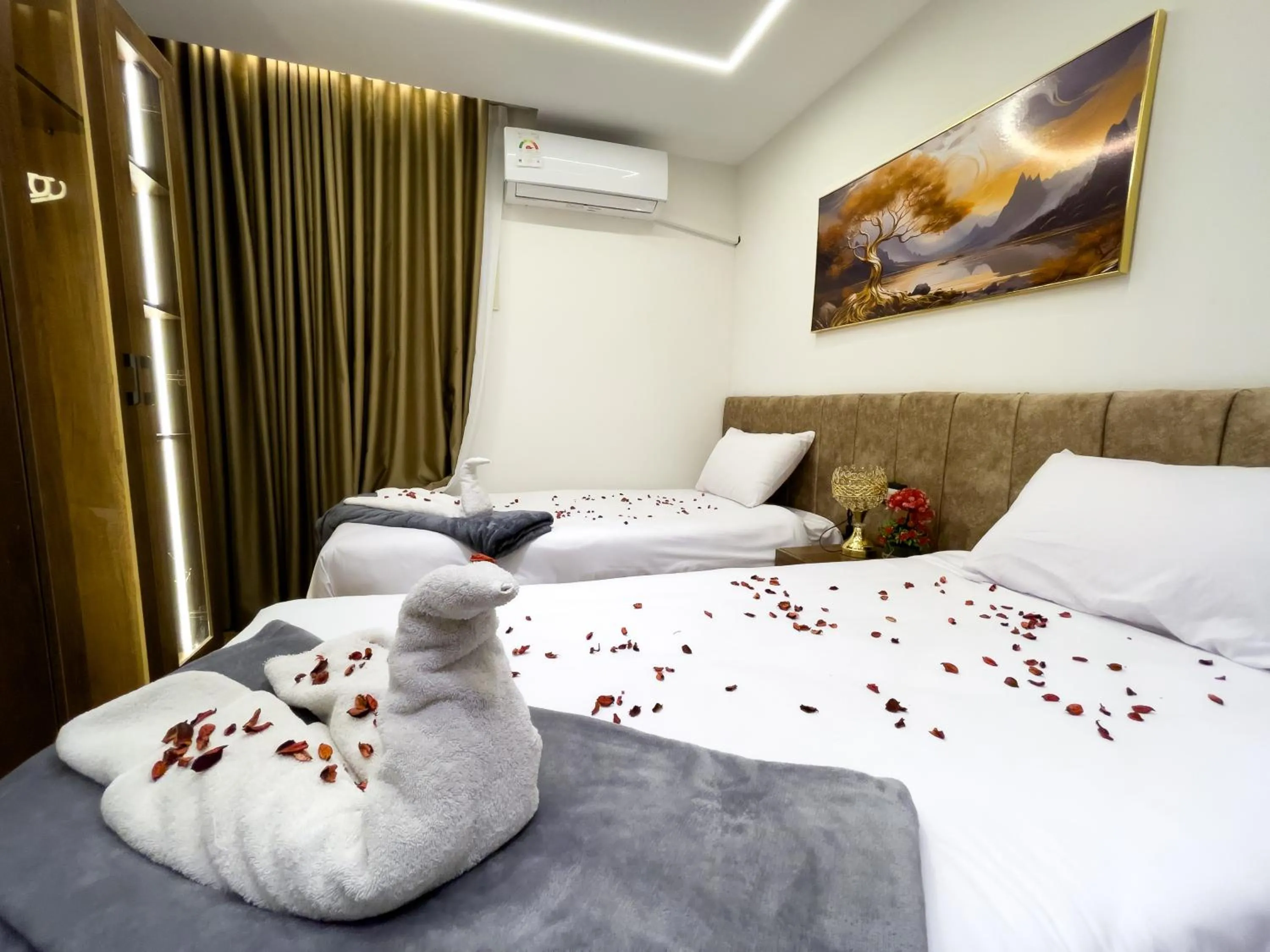 Bed in Point Pyramids View