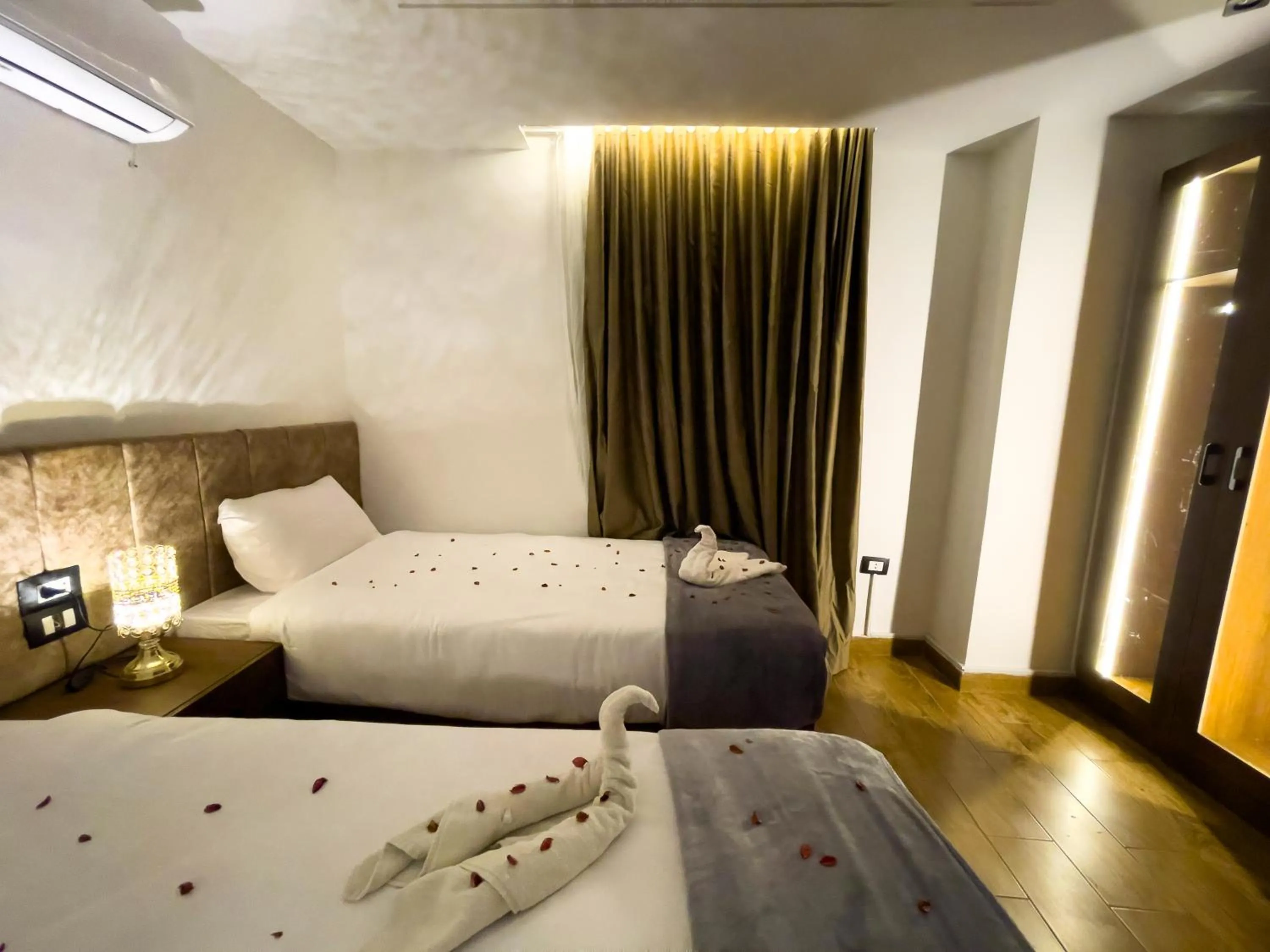 Bed in Point Pyramids View