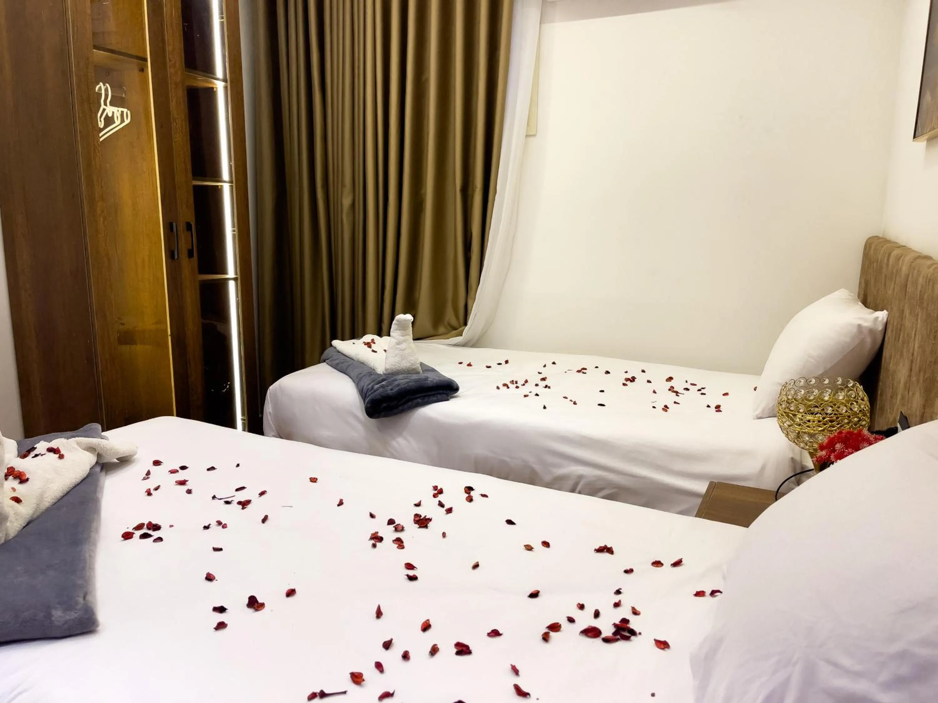 Bed in Point Pyramids View