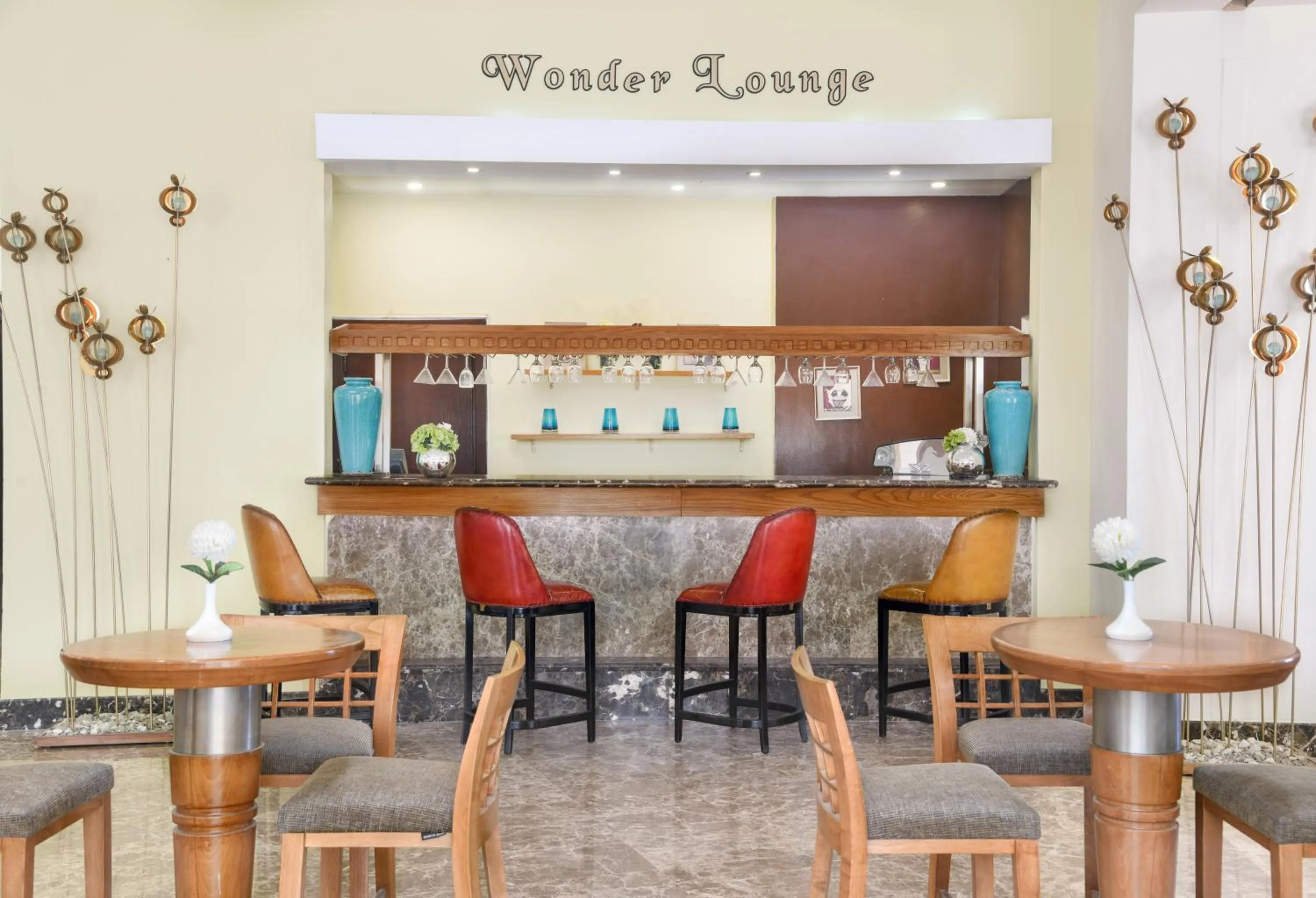 Lounge or bar in Tolip Family Park Hotel