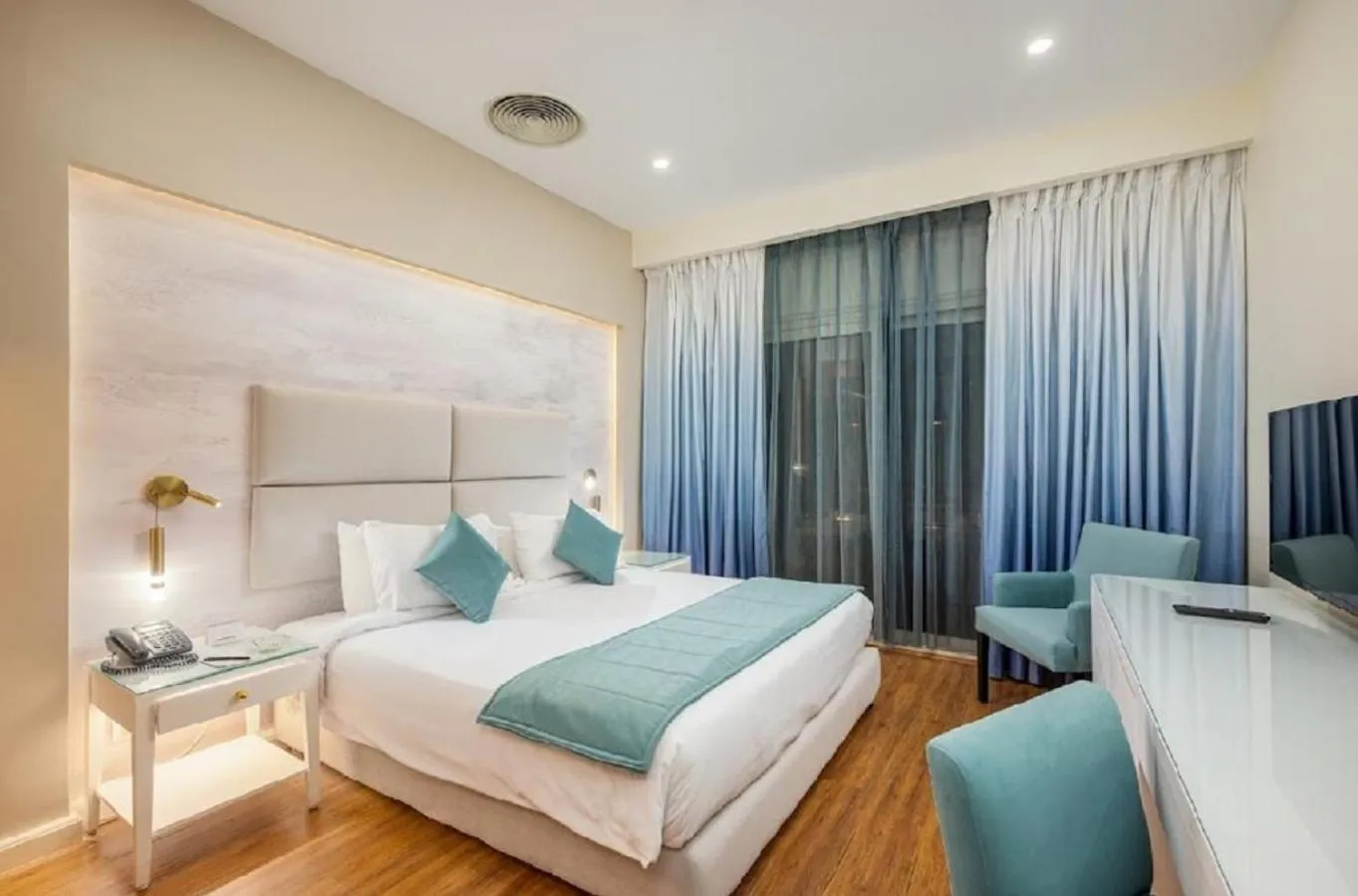 Bed in Tolip Family Park Hotel