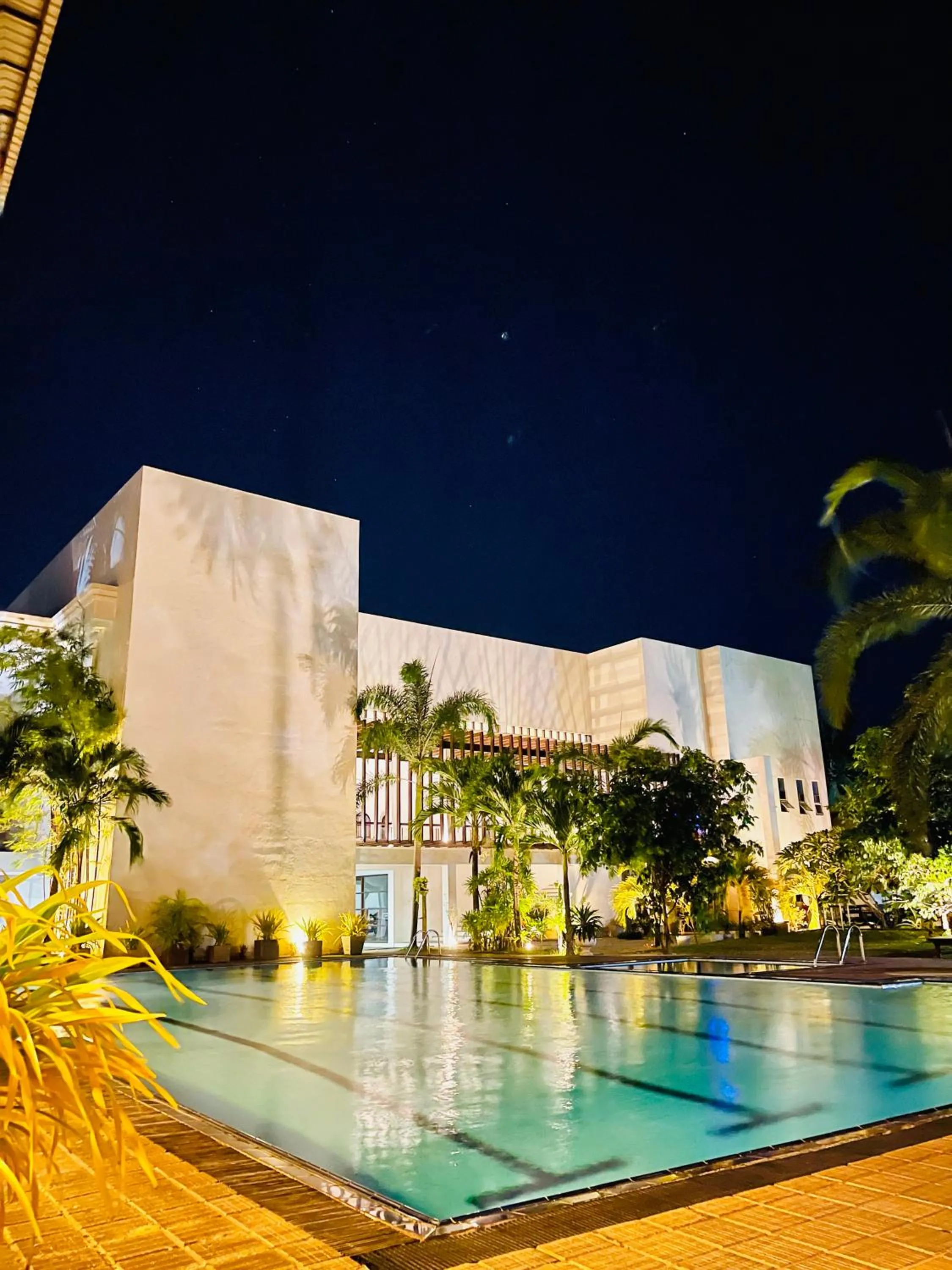 Property building in Olanro Hotel Negombo