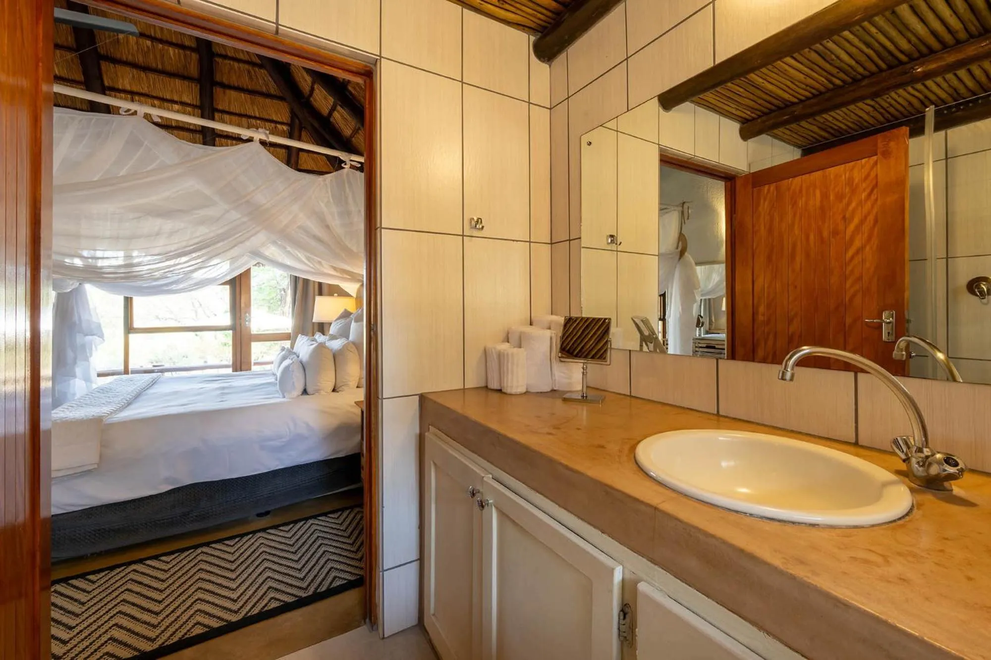 Bathroom, Bed in Karongwe - Kuname Safari Lodge