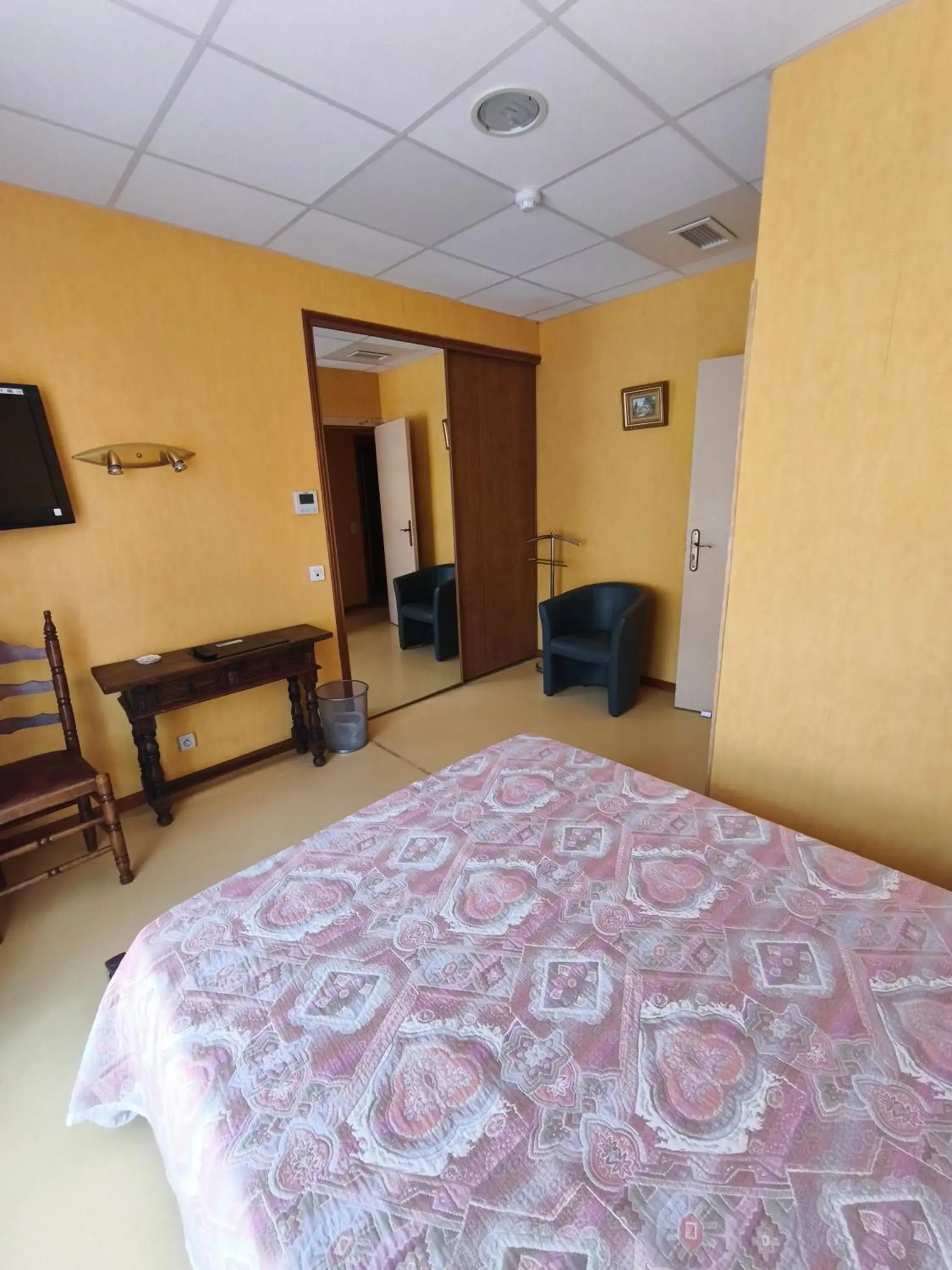 Family Suite with Balcony in Hôtel LA PERGOLA Family Suite with Balcony in Hôtel LA PERGOLA
