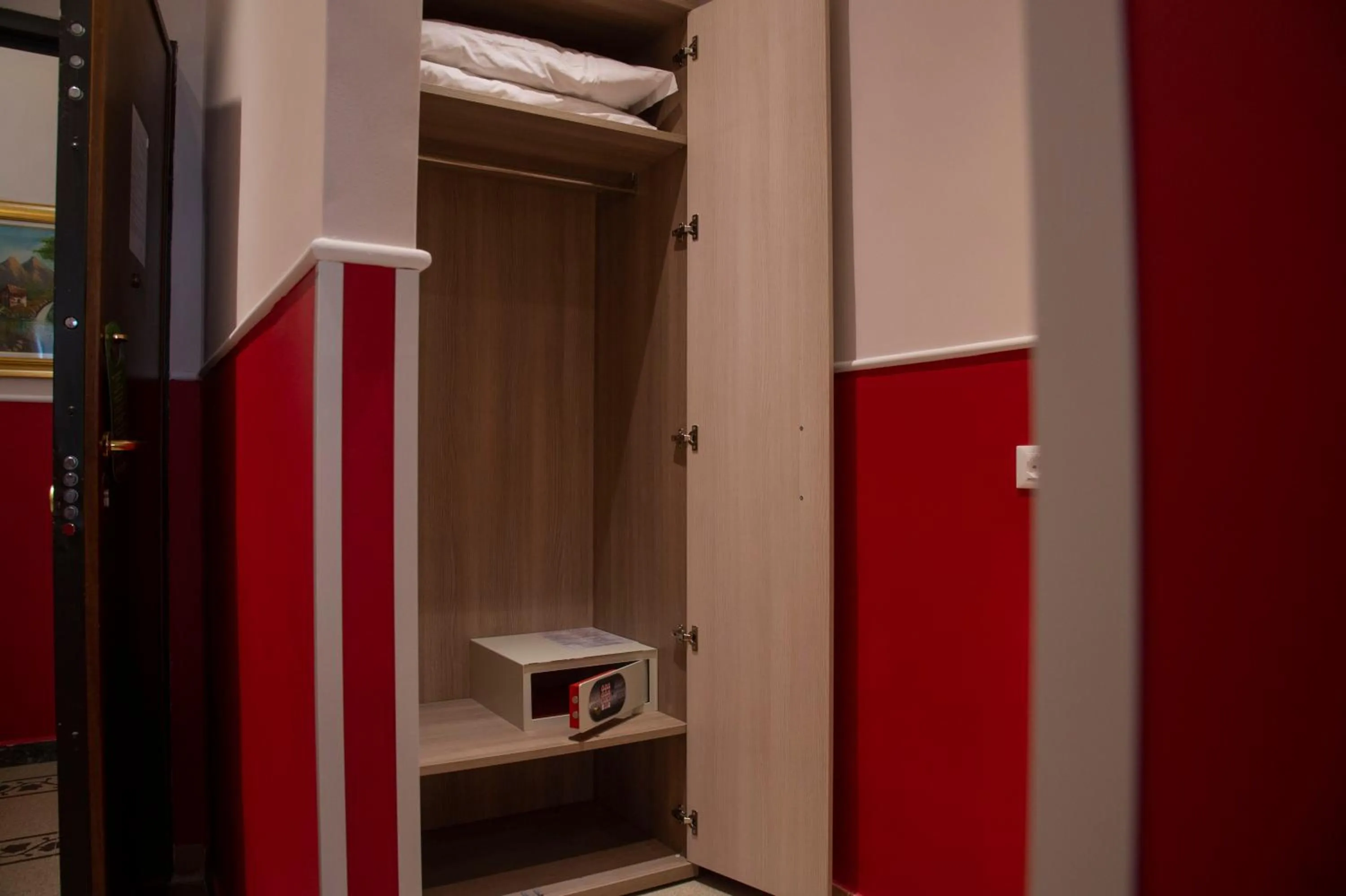 safe, Bed in Domus Napoleone